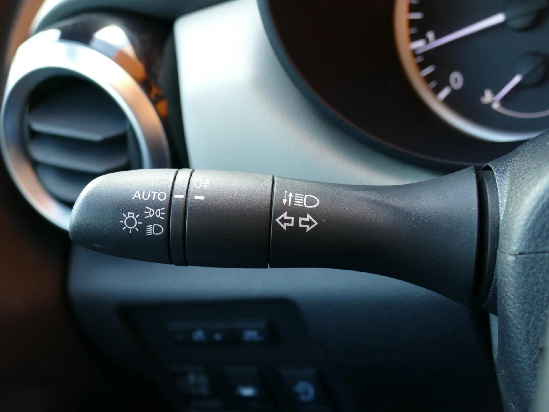 NISSAN MICRA - Miniature 21 sur 32 - Cliquer pour voir cette photo