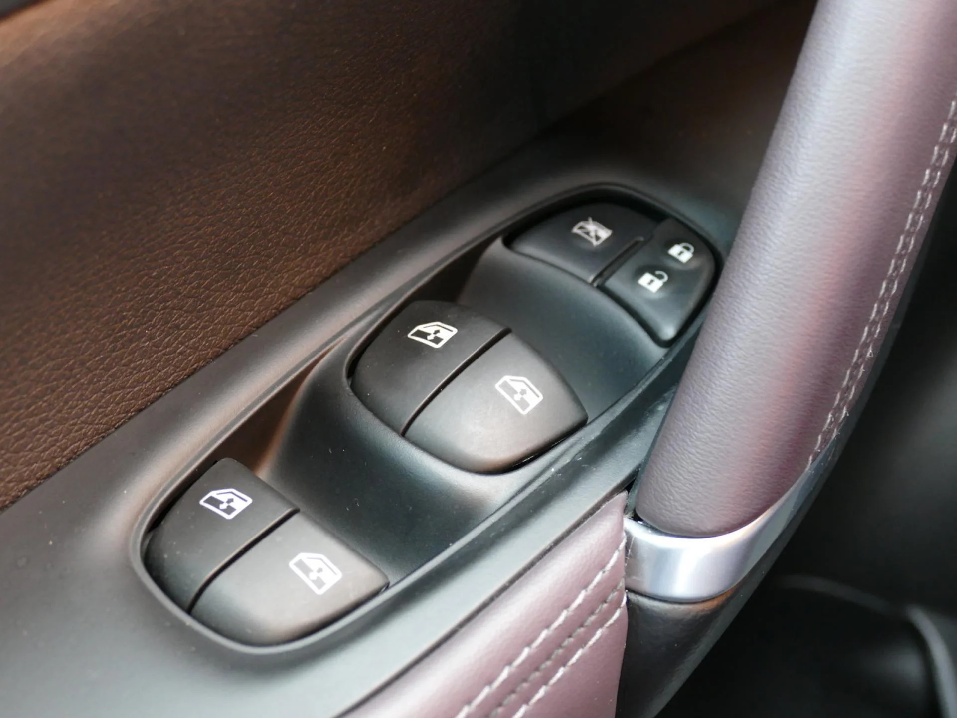 NISSAN QASHQAI - Miniature 25 sur 33 - Cliquer pour voir cette photo