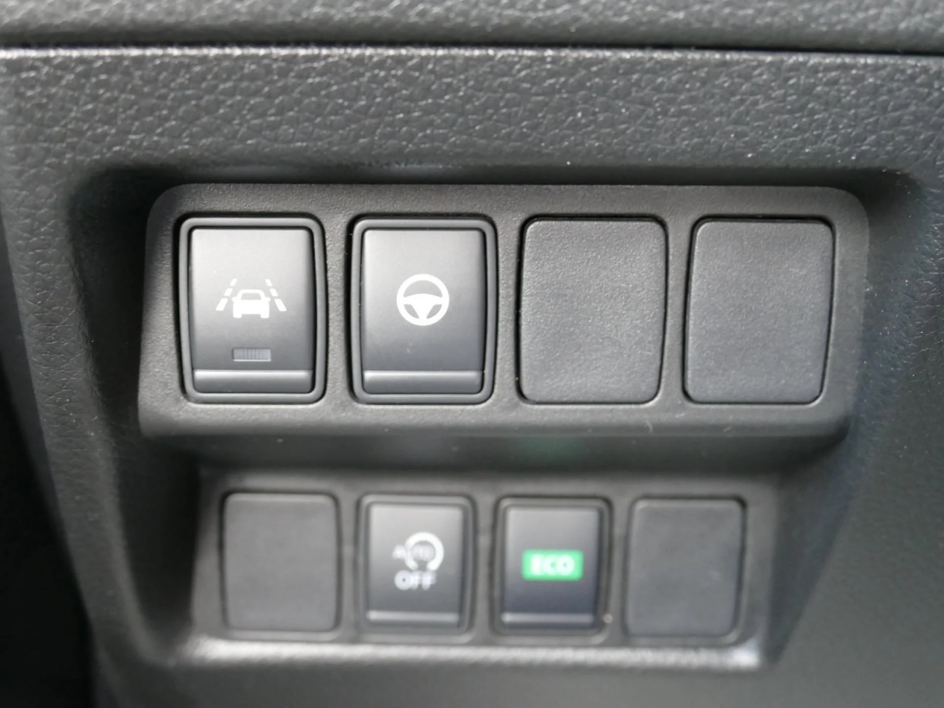NISSAN QASHQAI - Miniature 21 sur 33 - Cliquer pour voir cette photo