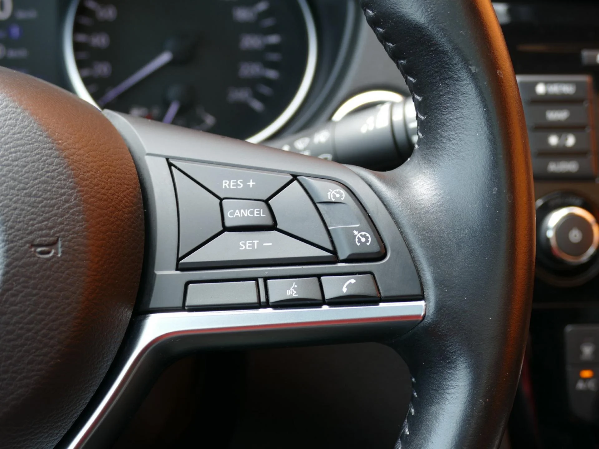 NISSAN QASHQAI - Miniature 18 sur 37 - Cliquer pour voir cette photo