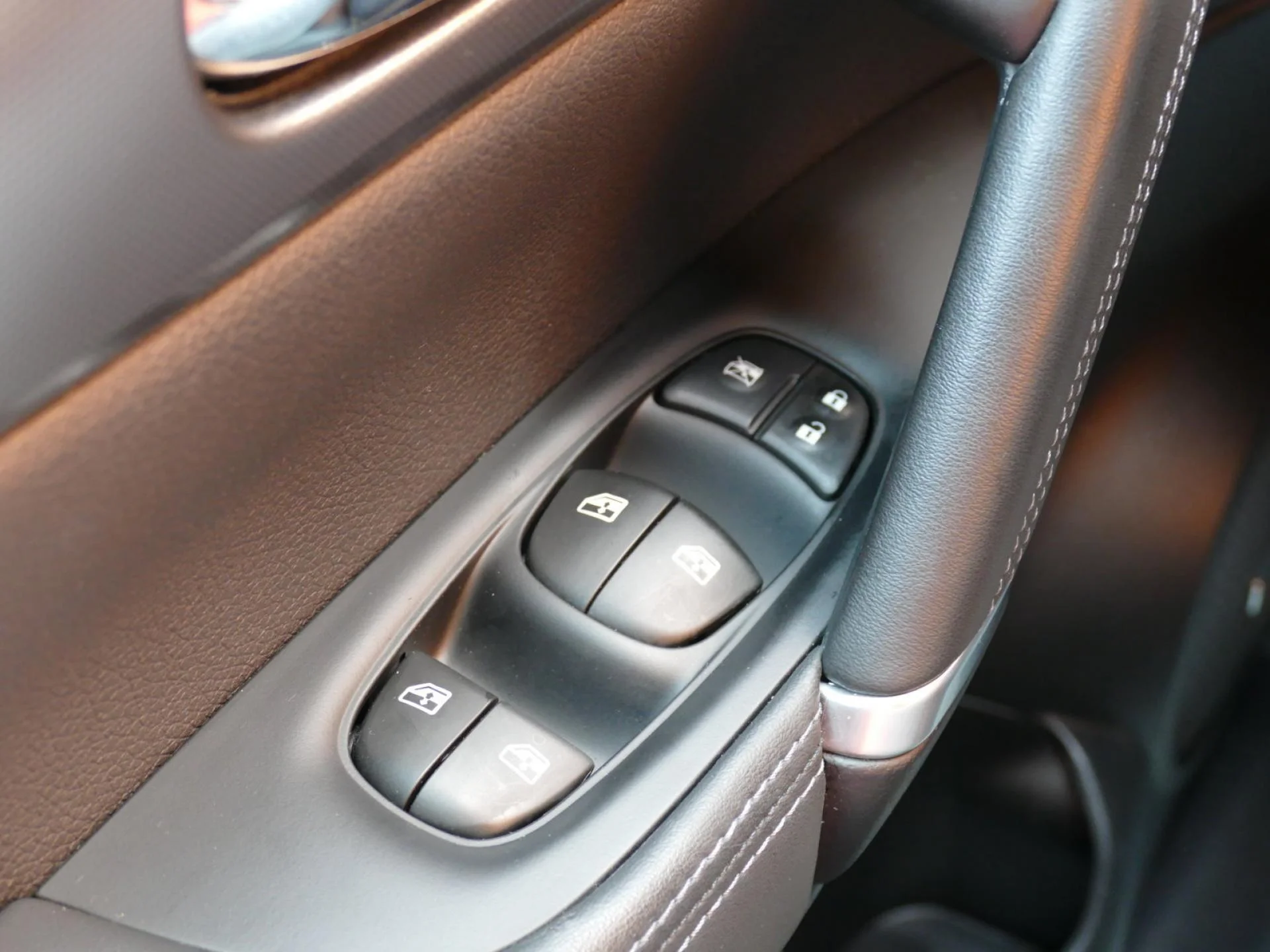 NISSAN QASHQAI - Miniature 28 sur 37 - Cliquer pour voir cette photo