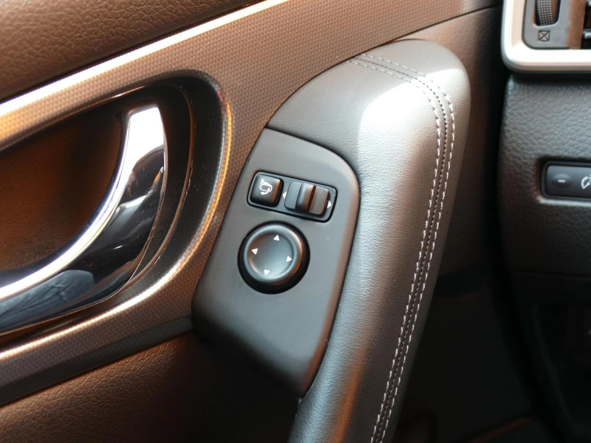 NISSAN QASHQAI - Miniature 29 sur 37 - Cliquer pour voir cette photo