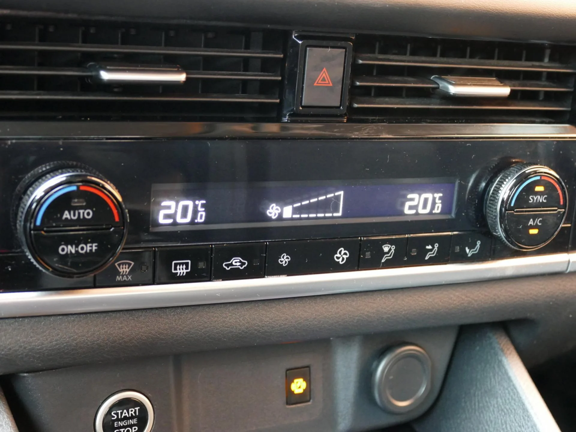 NISSAN QASHQAI - Miniature 12 sur 32 - Cliquer pour voir cette photo