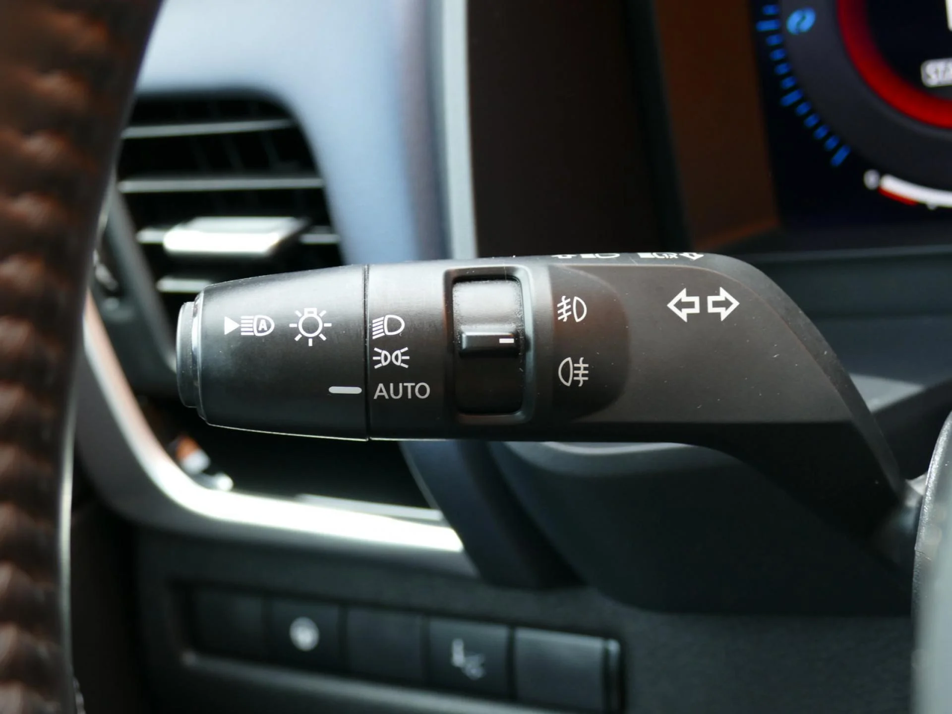 NISSAN QASHQAI - Miniature 27 sur 37 - Cliquer pour voir cette photo