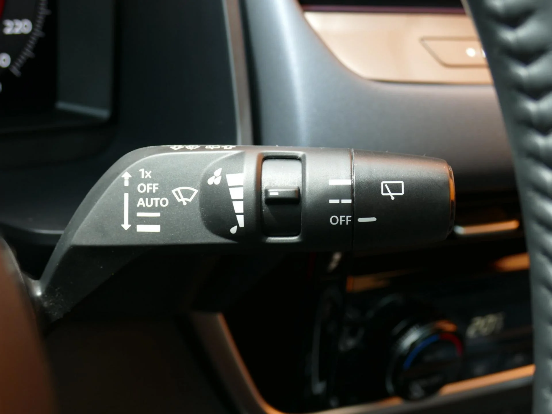 NISSAN QASHQAI - Miniature 28 sur 37 - Cliquer pour voir cette photo