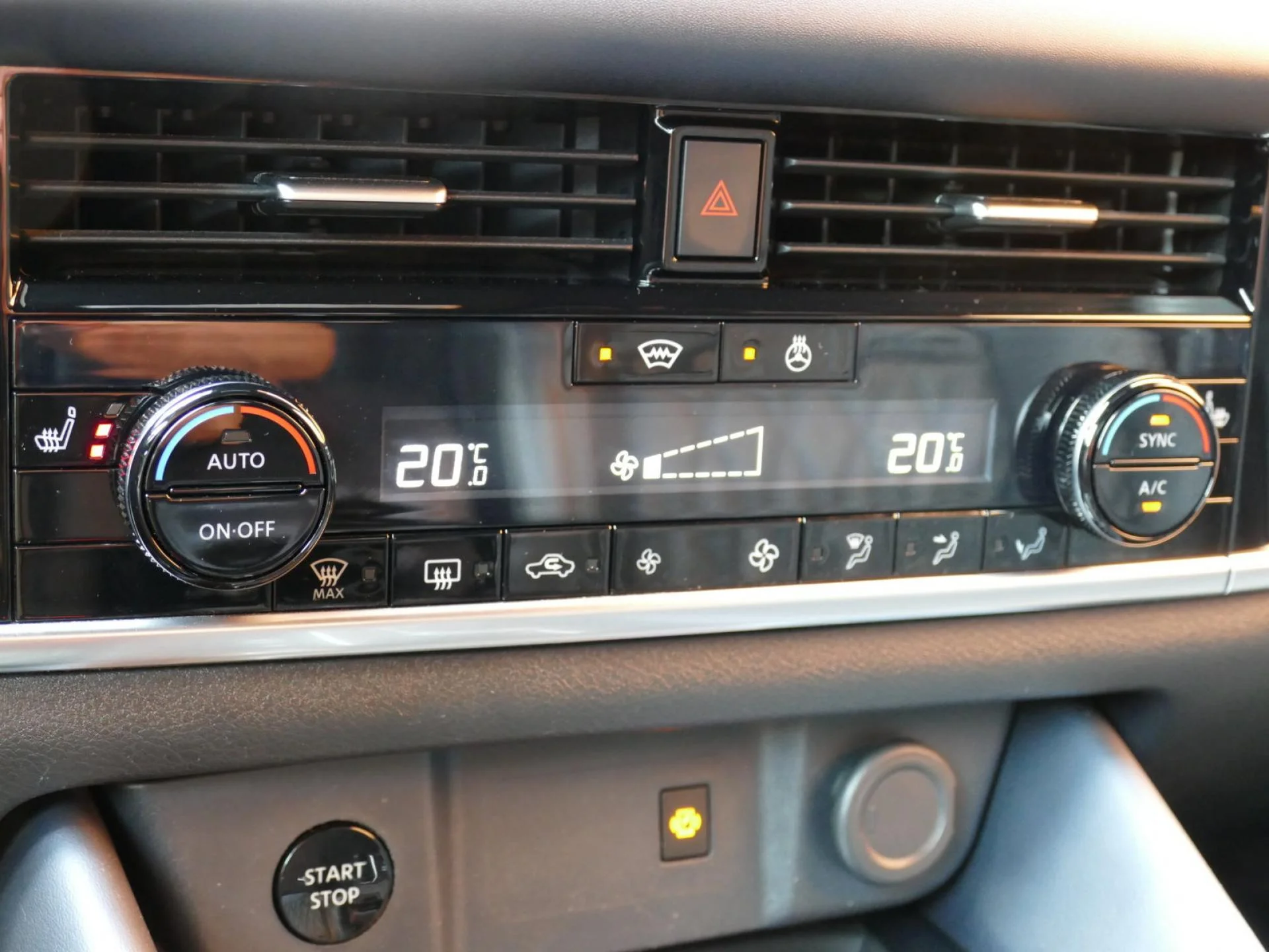 NISSAN QASHQAI - Miniature 13 sur 37 - Cliquer pour voir cette photo