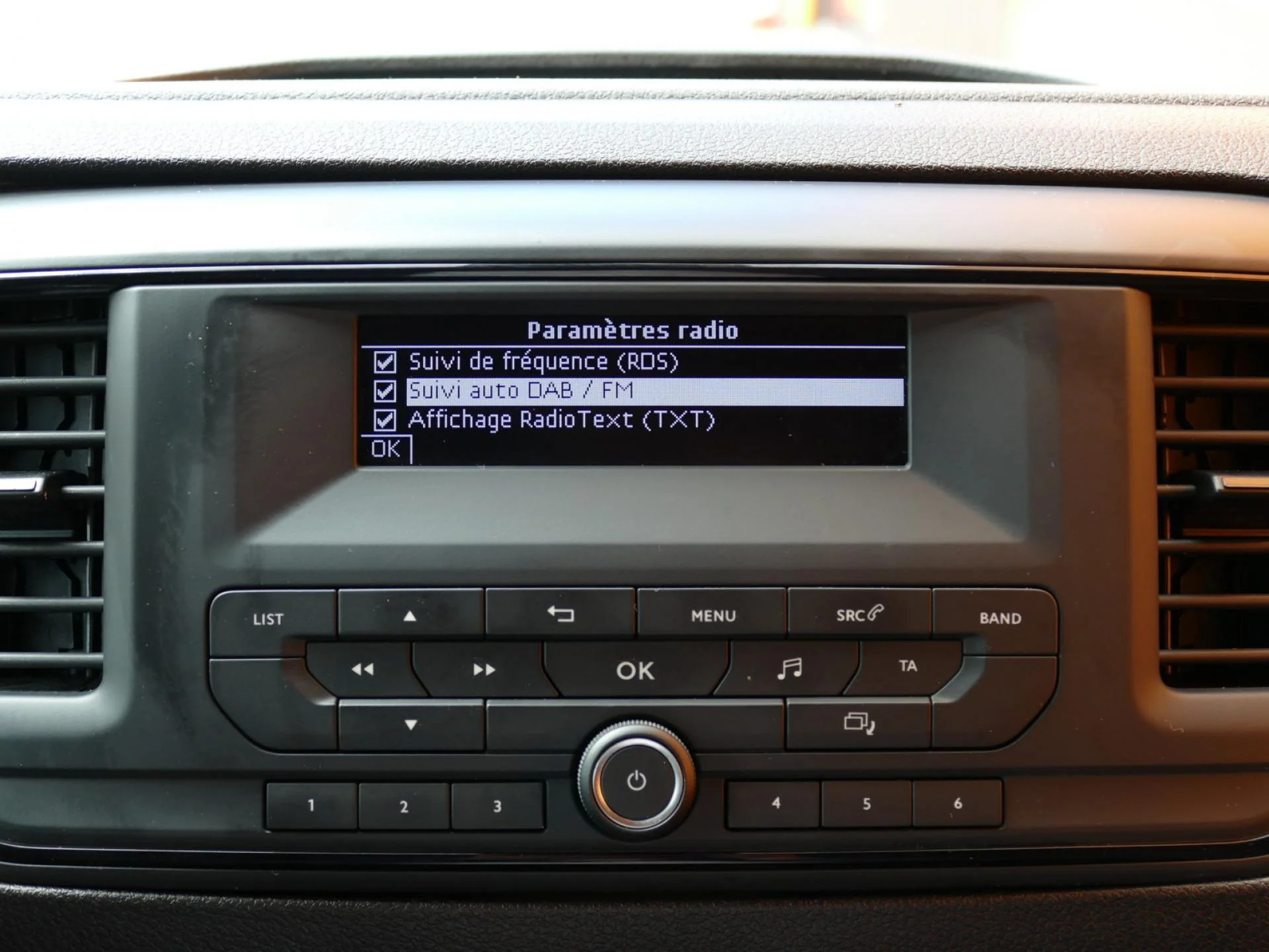 OPEL VIVARO - Miniature 9 sur 32 - Cliquer pour voir cette photo