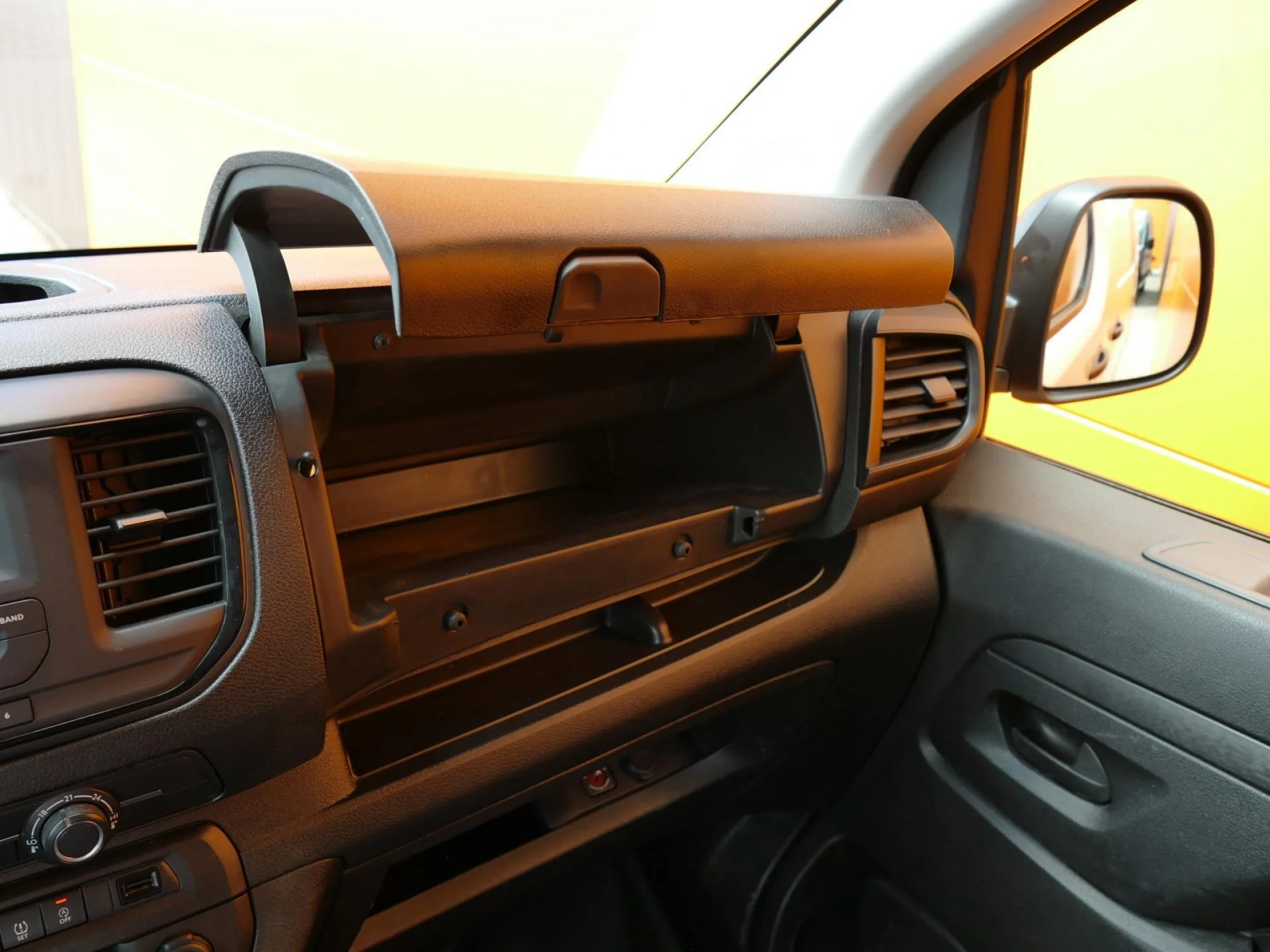 OPEL VIVARO - Miniature 14 sur 32 - Cliquer pour voir cette photo