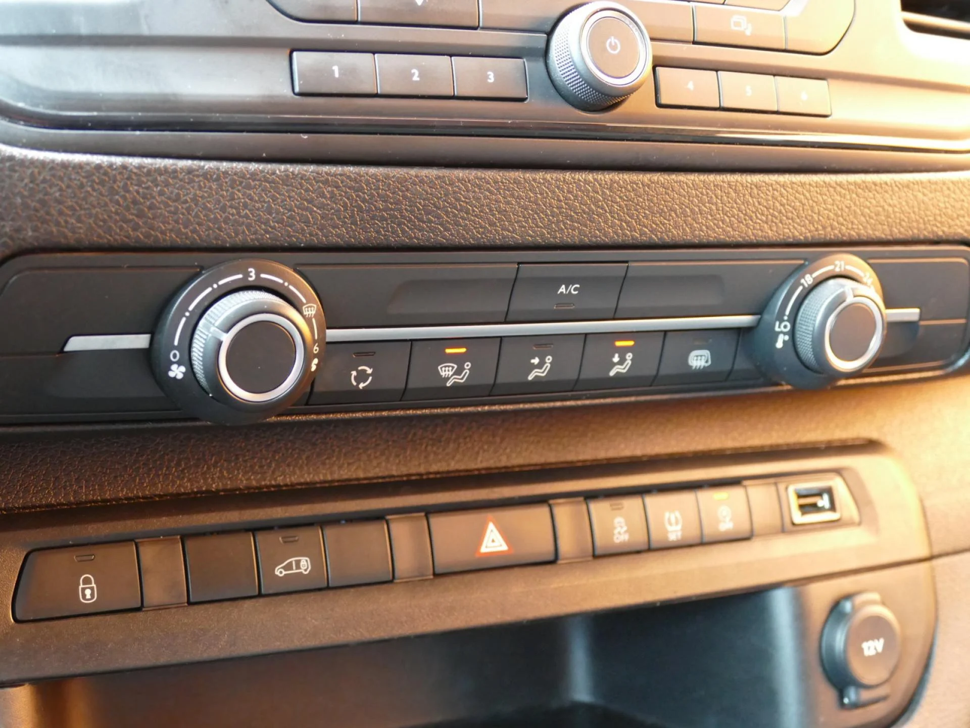 OPEL VIVARO - Miniature 13 sur 32 - Cliquer pour voir cette photo