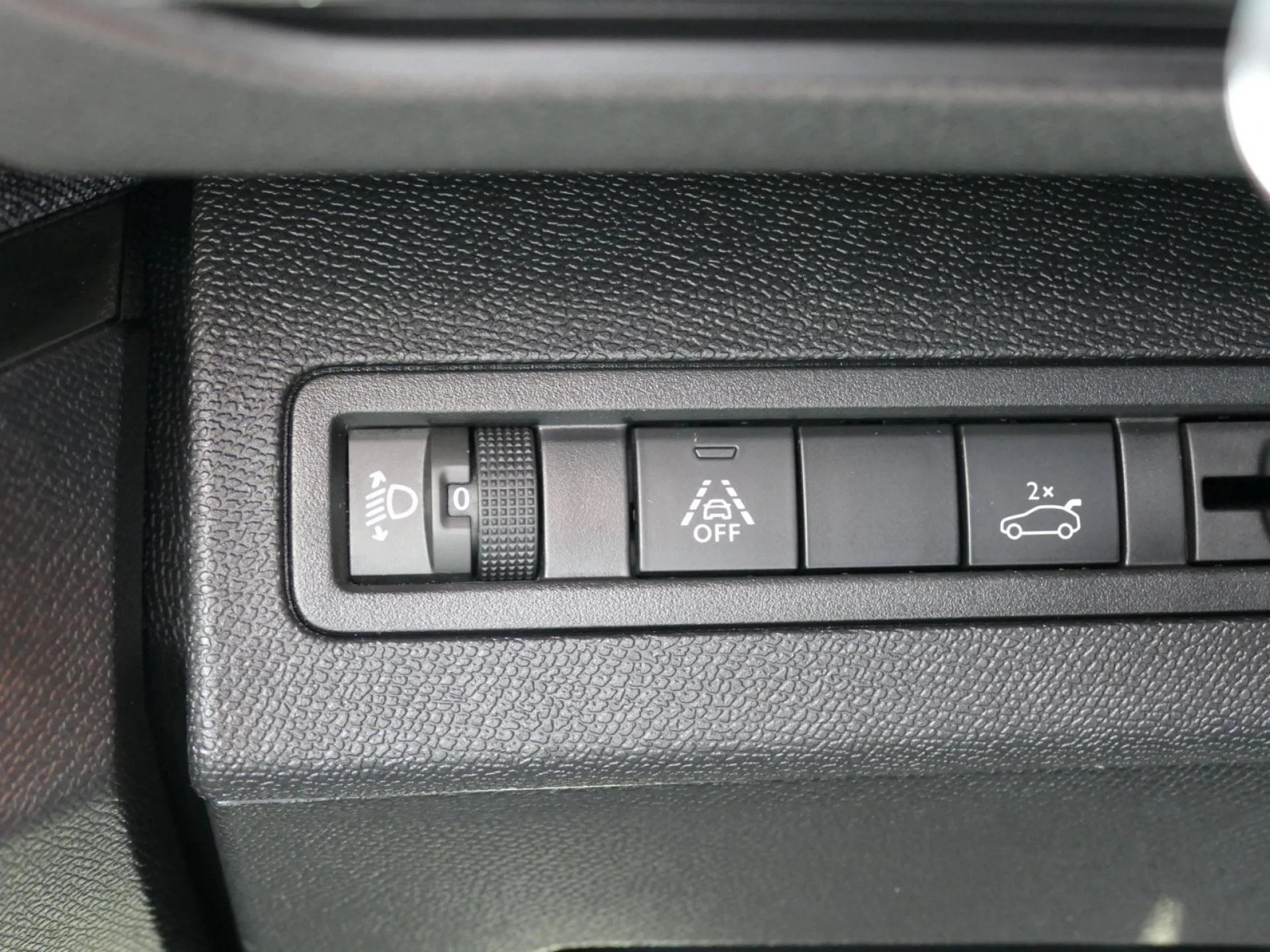 PEUGEOT 3008 - Miniature 21 sur 34 - Cliquer pour voir cette photo