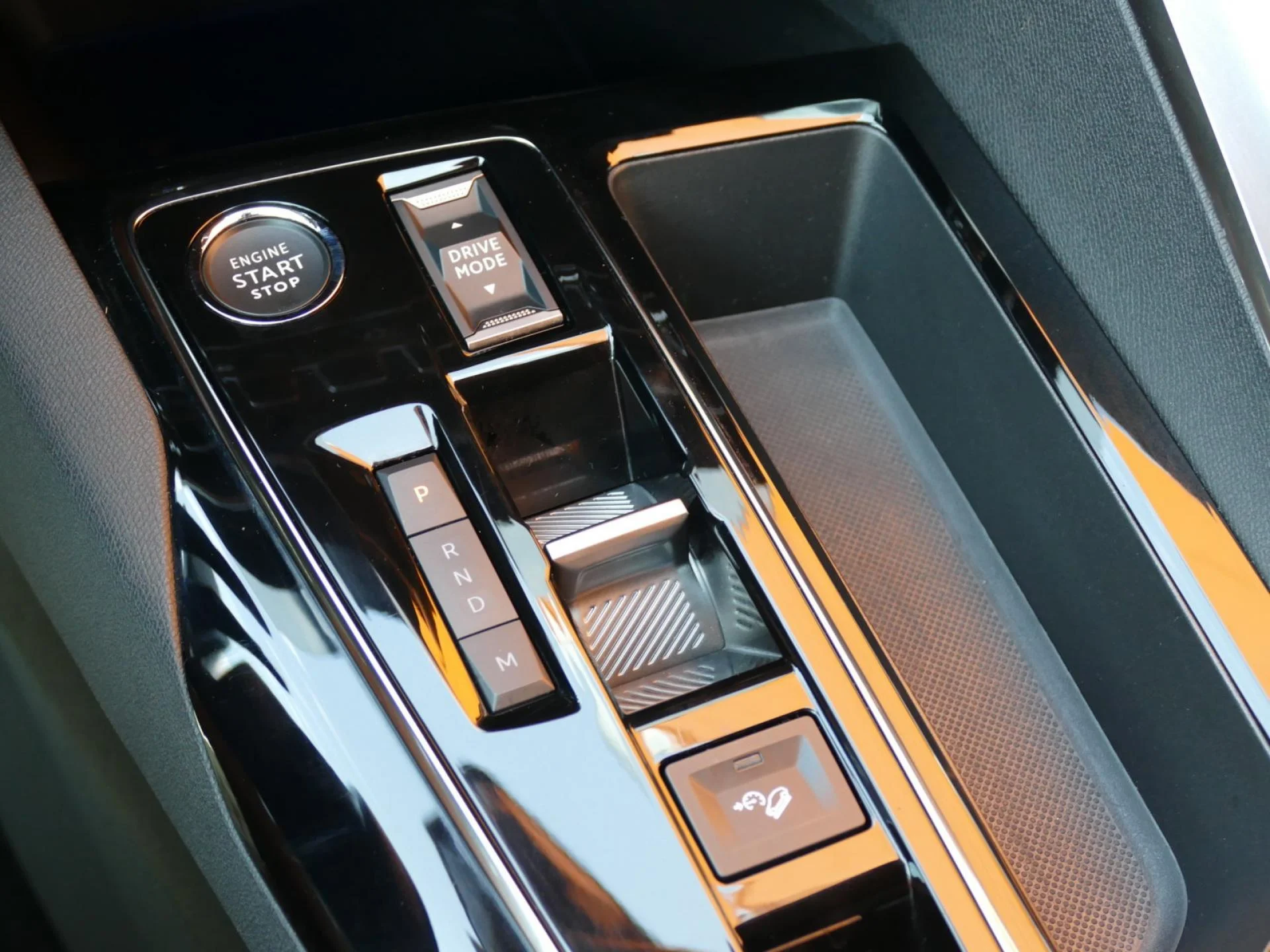 PEUGEOT 3008 - Miniature 20 sur 34 - Cliquer pour voir cette photo