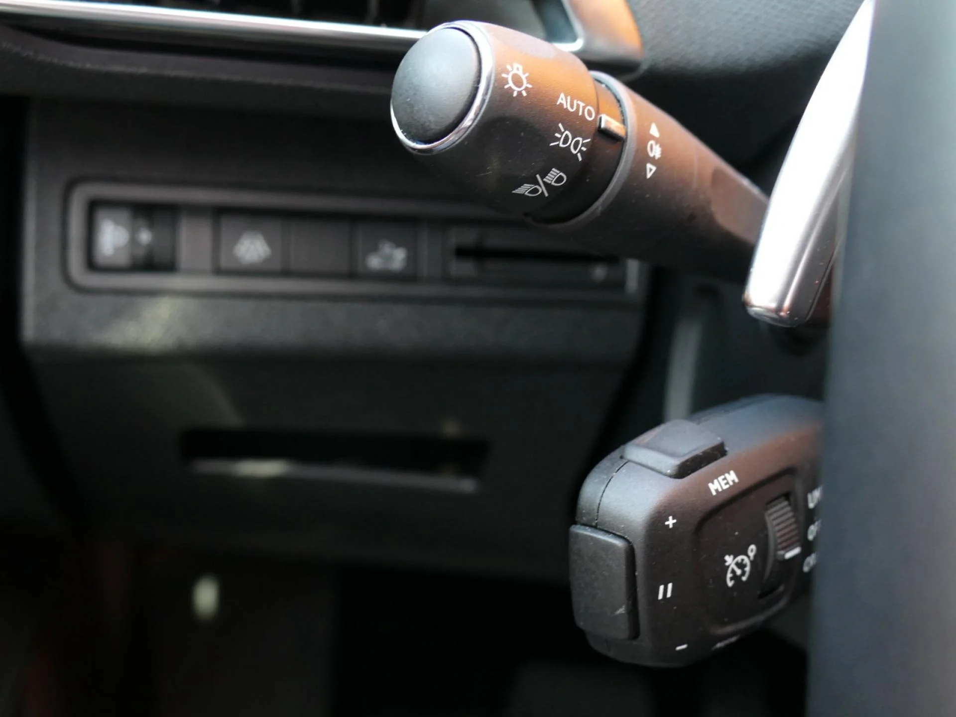 PEUGEOT 3008 - Miniature 26 sur 34 - Cliquer pour voir cette photo