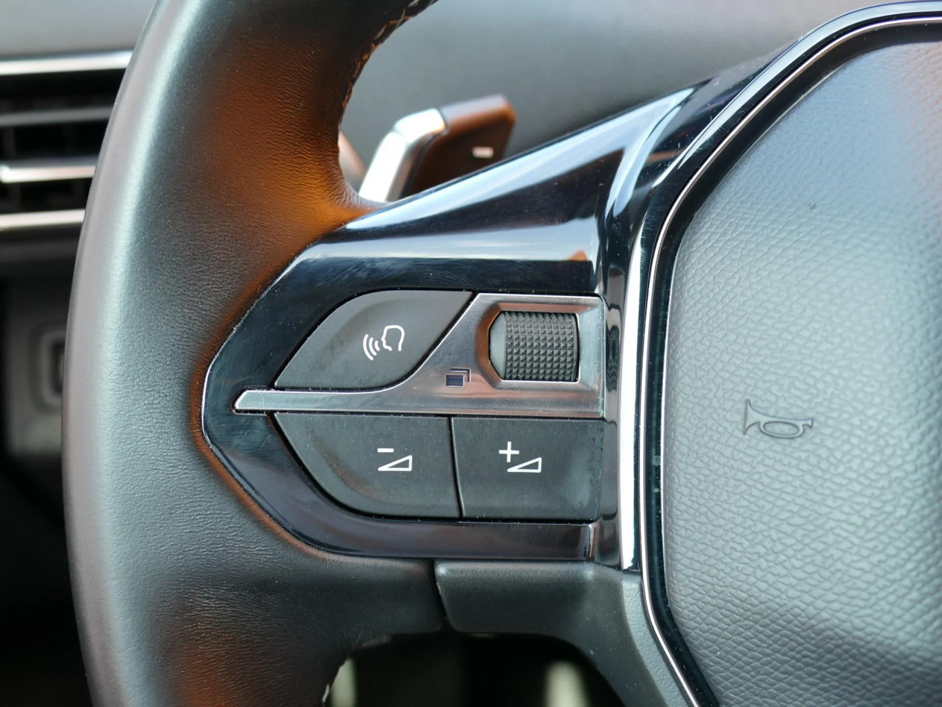 PEUGEOT 3008 - Miniature 19 sur 34 - Cliquer pour voir cette photo