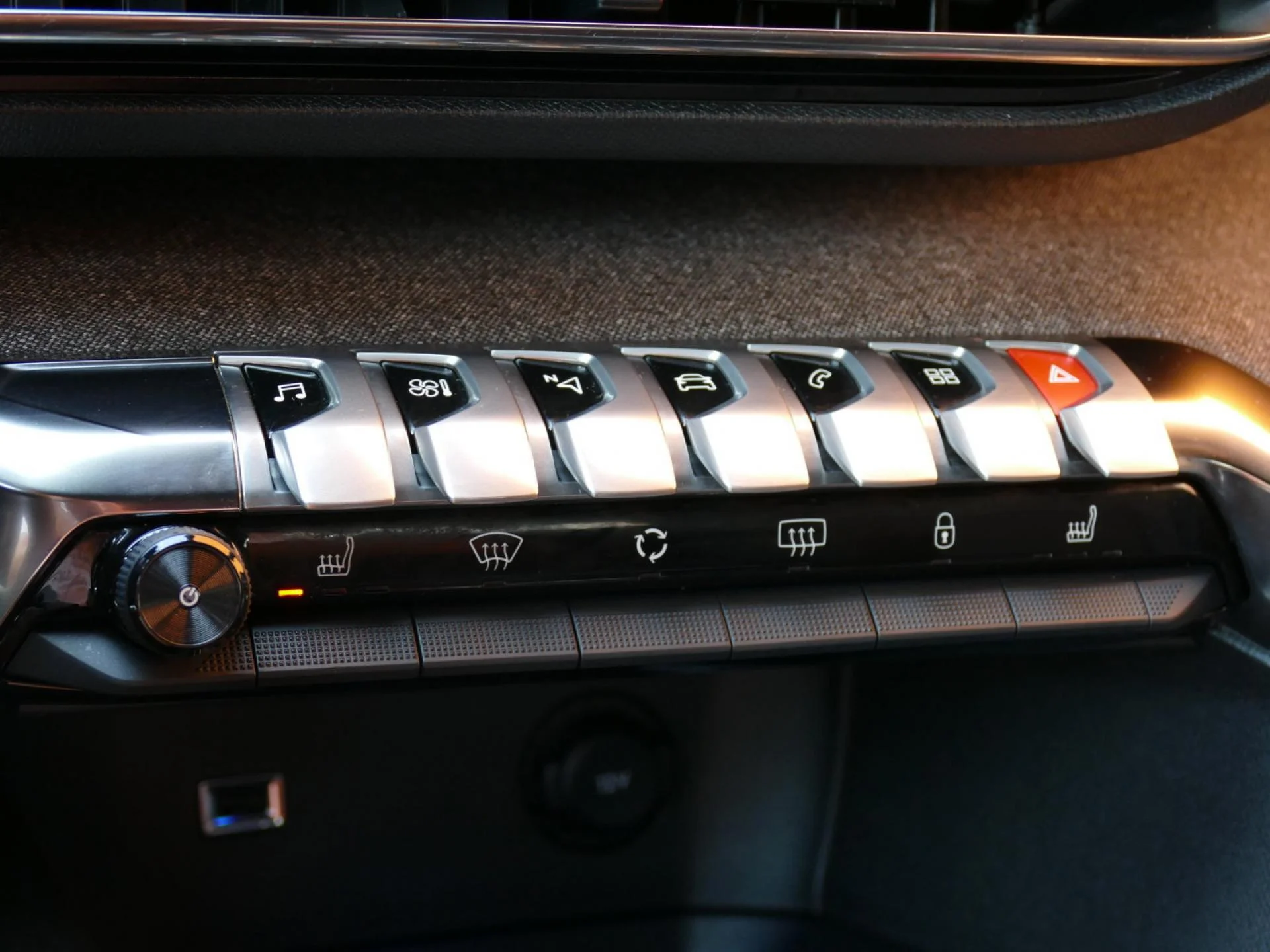 PEUGEOT 3008 - Miniature 16 sur 34 - Cliquer pour voir cette photo