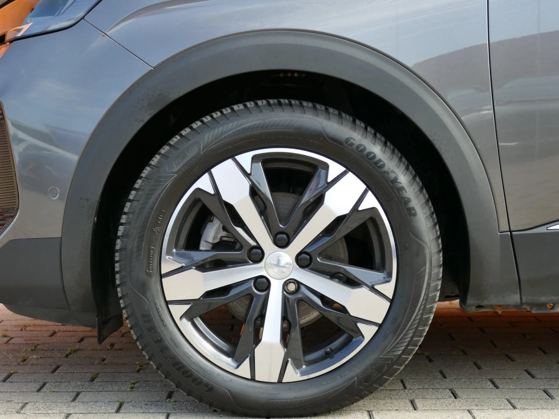 PEUGEOT 3008 - Miniature 33 sur 34 - Cliquer pour voir cette photo
