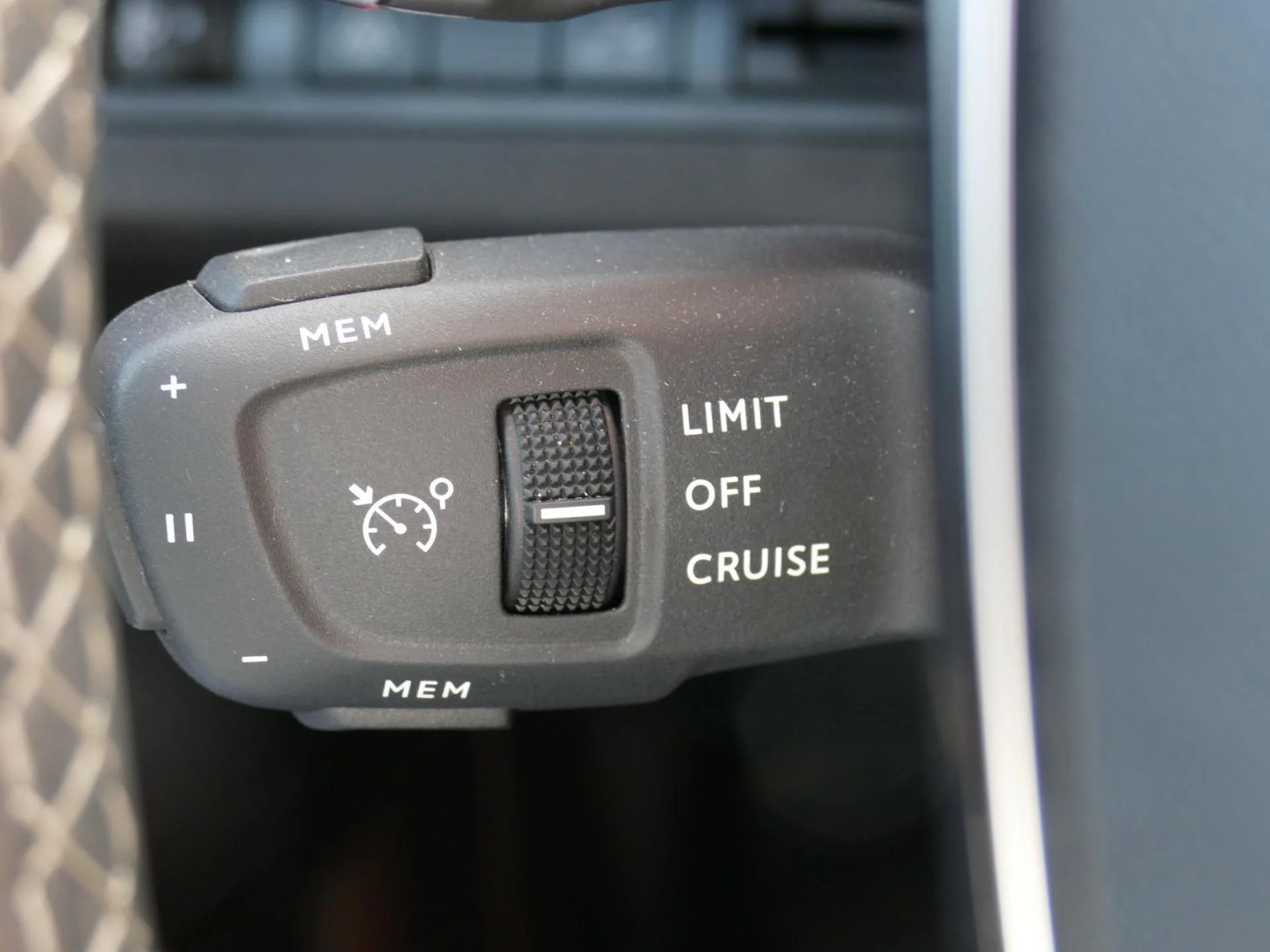 PEUGEOT 3008 - Miniature 23 sur 36 - Cliquer pour voir cette photo