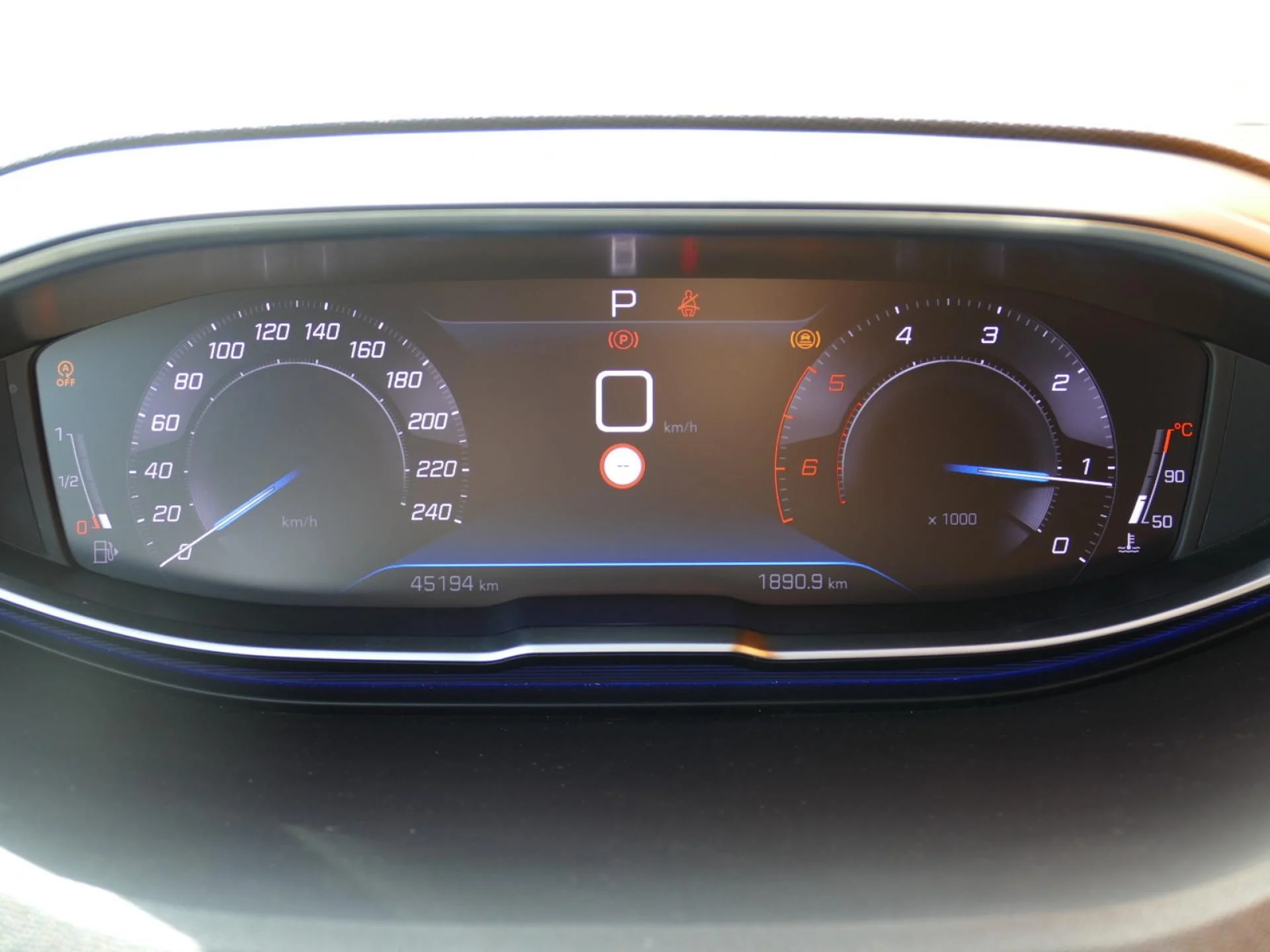 PEUGEOT 3008 - Miniature 19 sur 36 - Cliquer pour voir cette photo