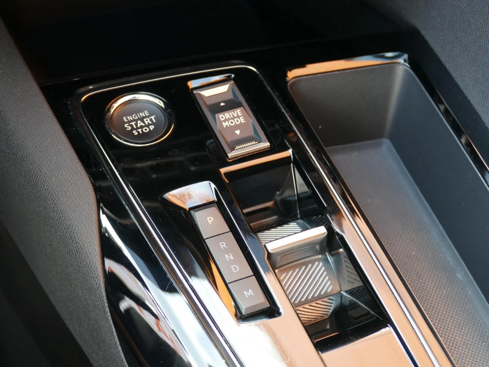 PEUGEOT 3008 - Miniature 21 sur 36 - Cliquer pour voir cette photo