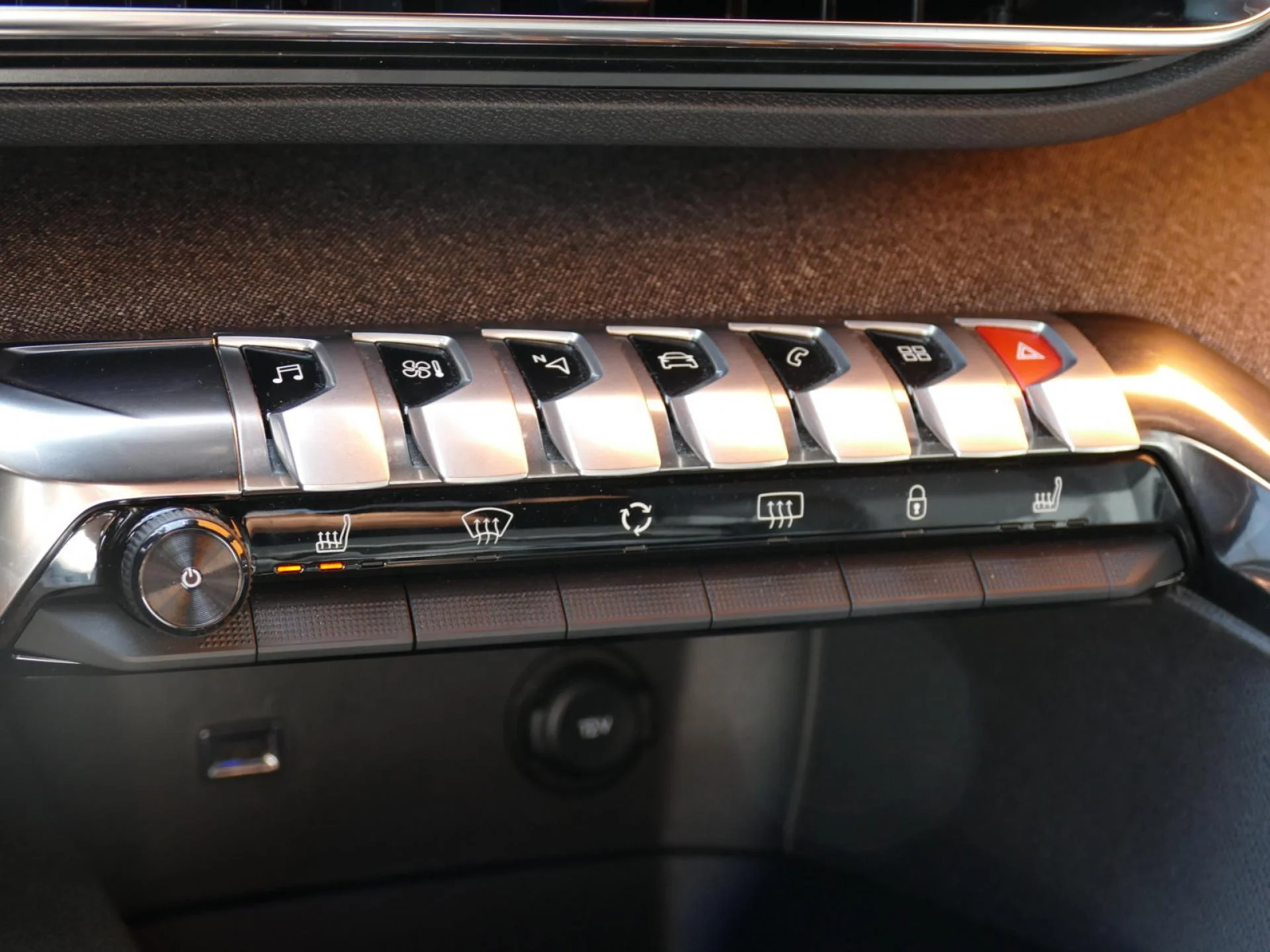 PEUGEOT 3008 - Miniature 17 sur 36 - Cliquer pour voir cette photo