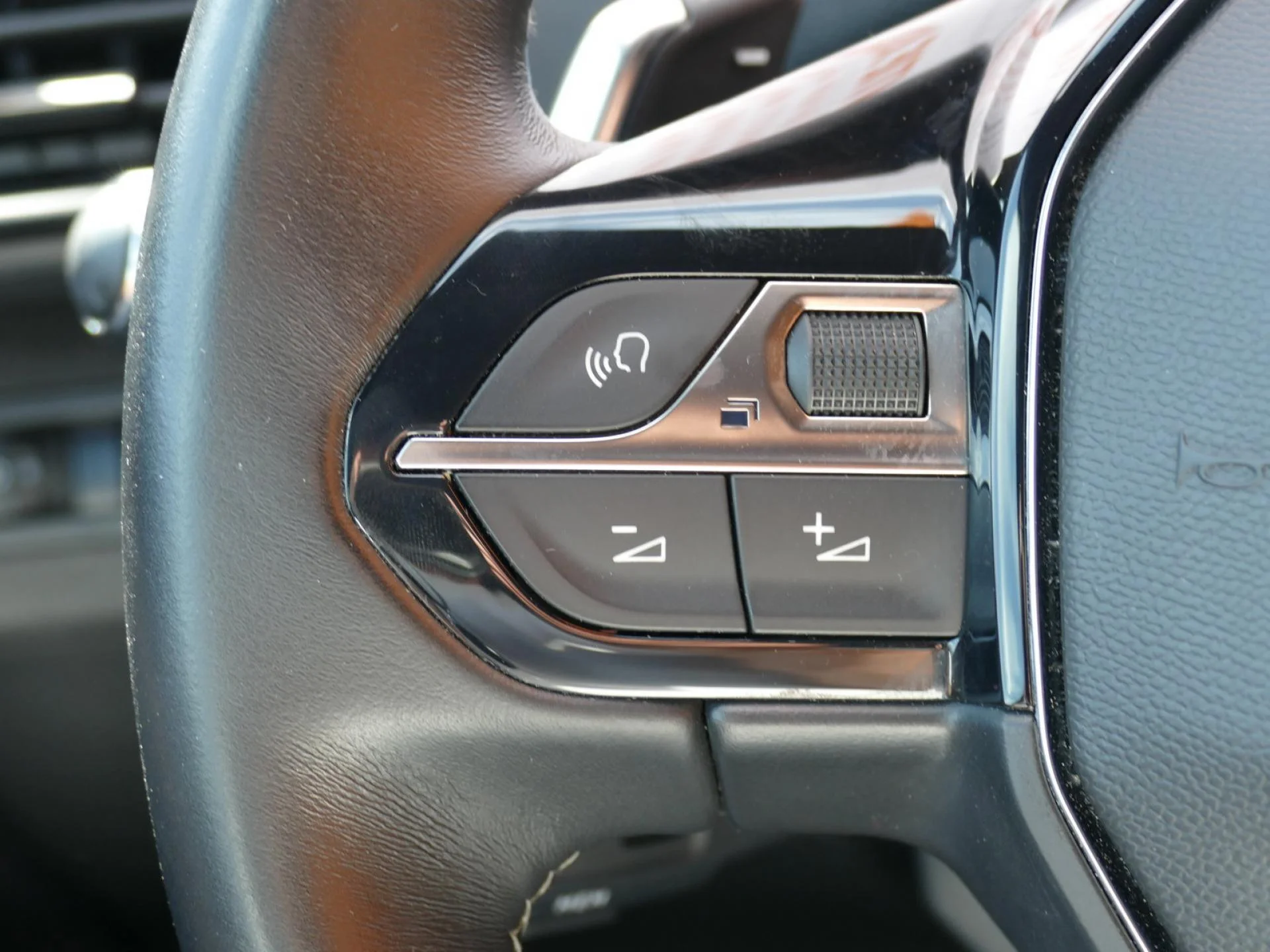 PEUGEOT 3008 - Miniature 20 sur 36 - Cliquer pour voir cette photo