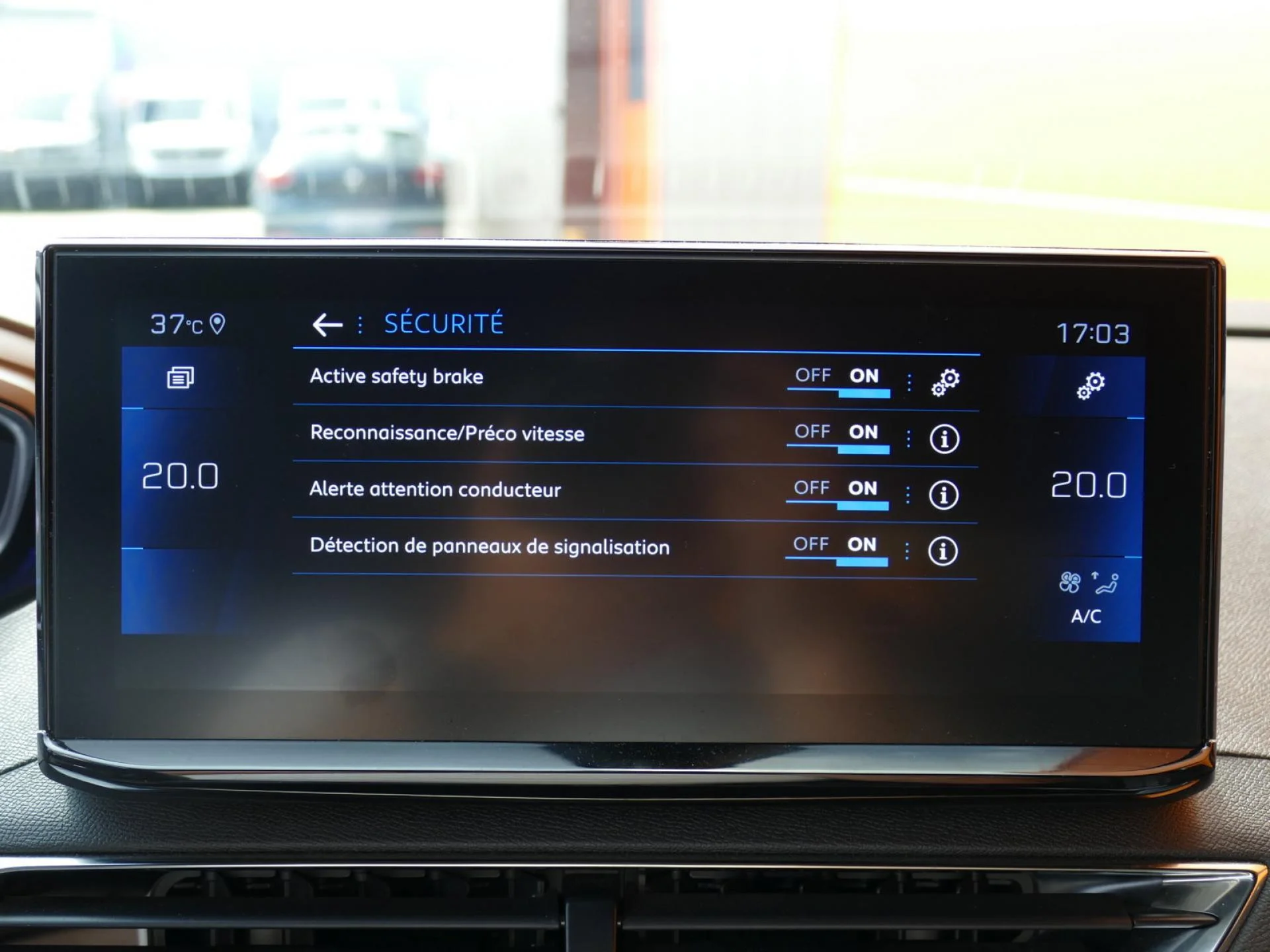 PEUGEOT 3008 - Miniature 13 sur 36 - Cliquer pour voir cette photo