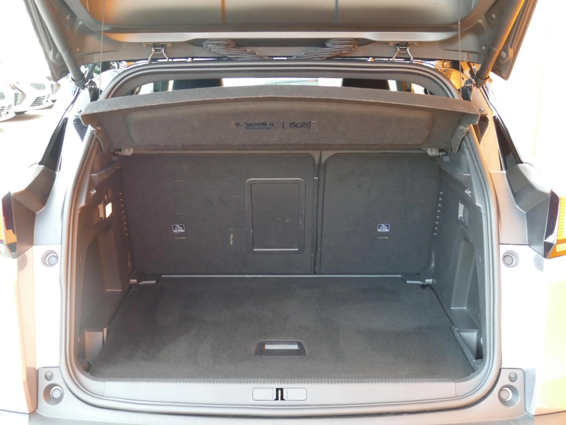 PEUGEOT 3008 - Miniature 8 sur 36 - Cliquer pour voir cette photo