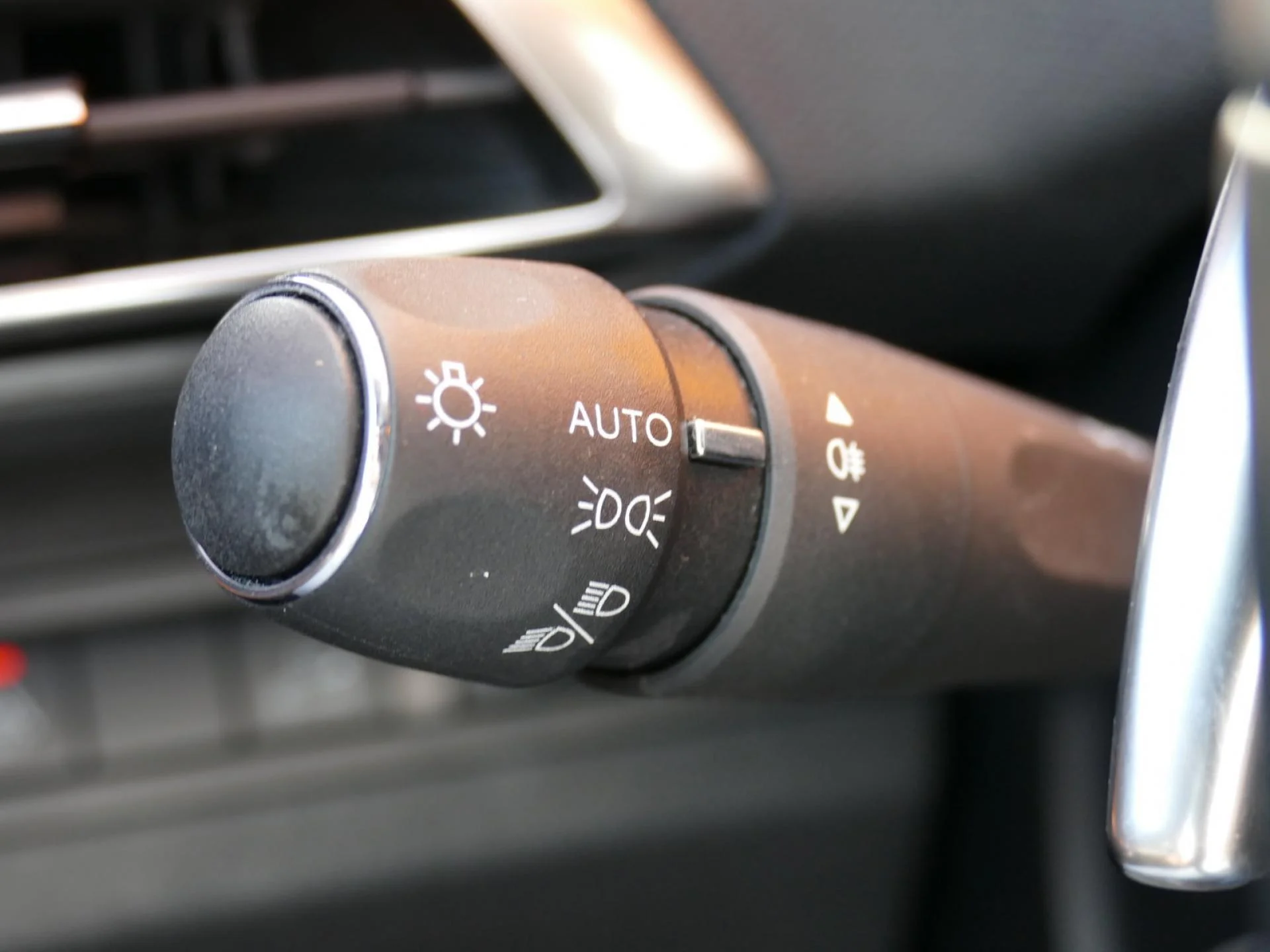 PEUGEOT 3008 - Miniature 28 sur 36 - Cliquer pour voir cette photo