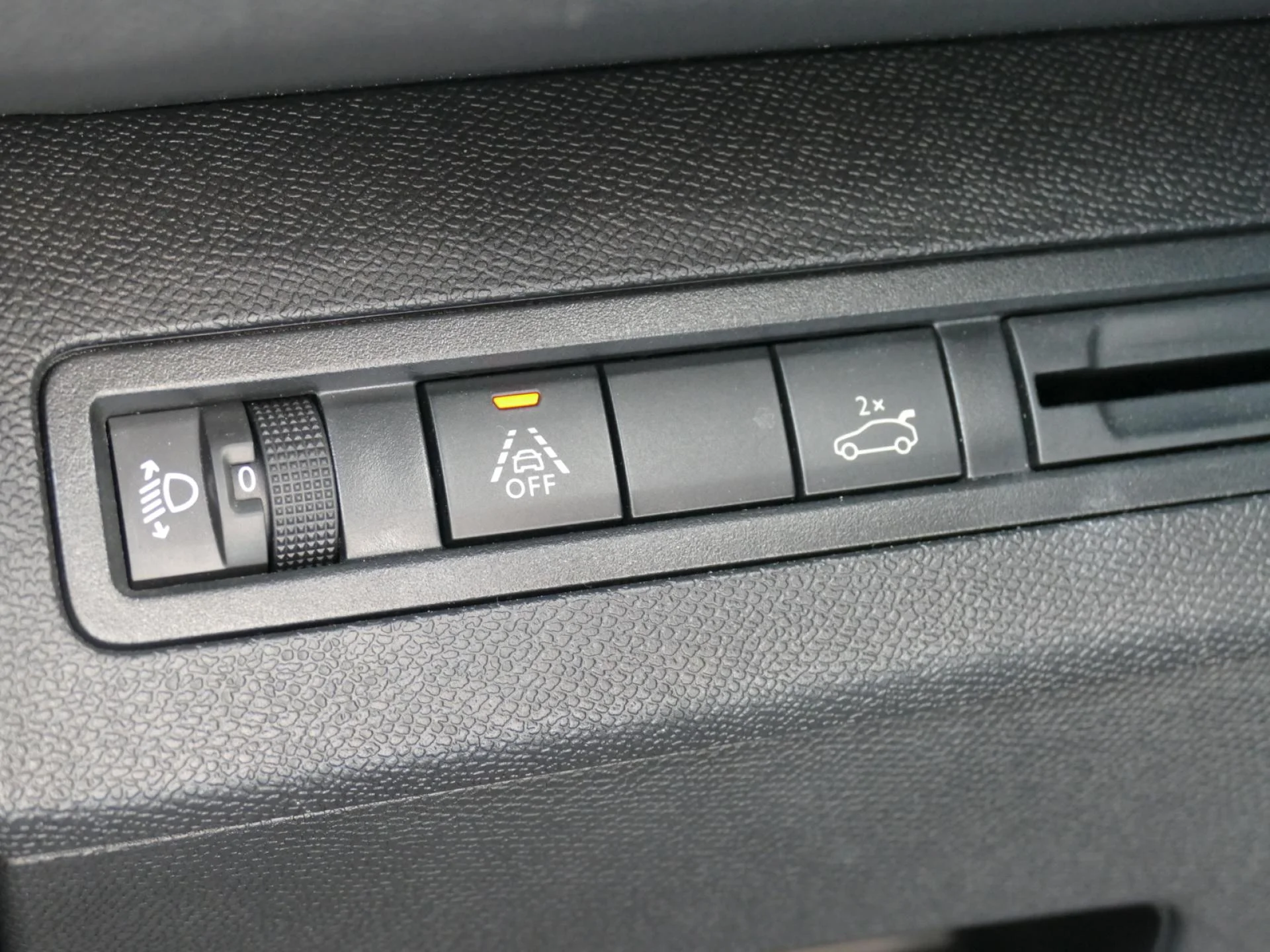 PEUGEOT 3008 - Miniature 22 sur 36 - Cliquer pour voir cette photo