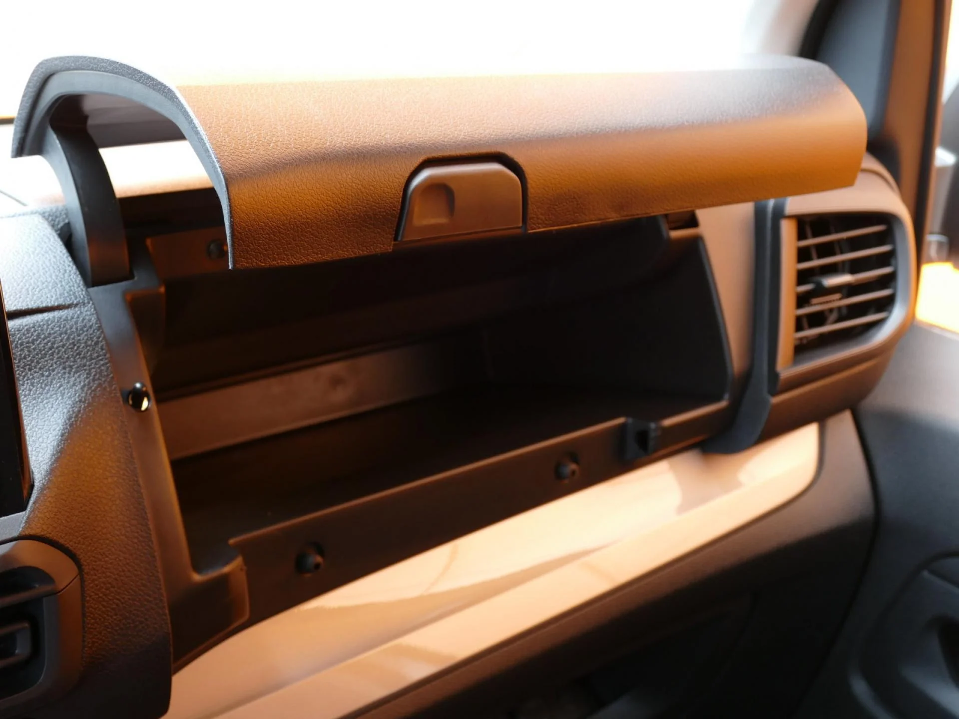 PEUGEOT EXPERT - Miniature 19 sur 33 - Cliquer pour voir cette photo