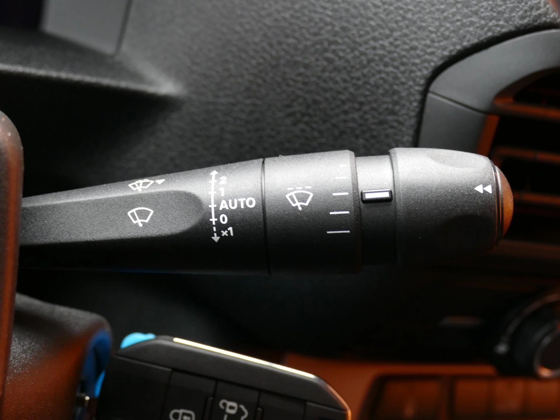 PEUGEOT EXPERT - Miniature 24 sur 33 - Cliquer pour voir cette photo