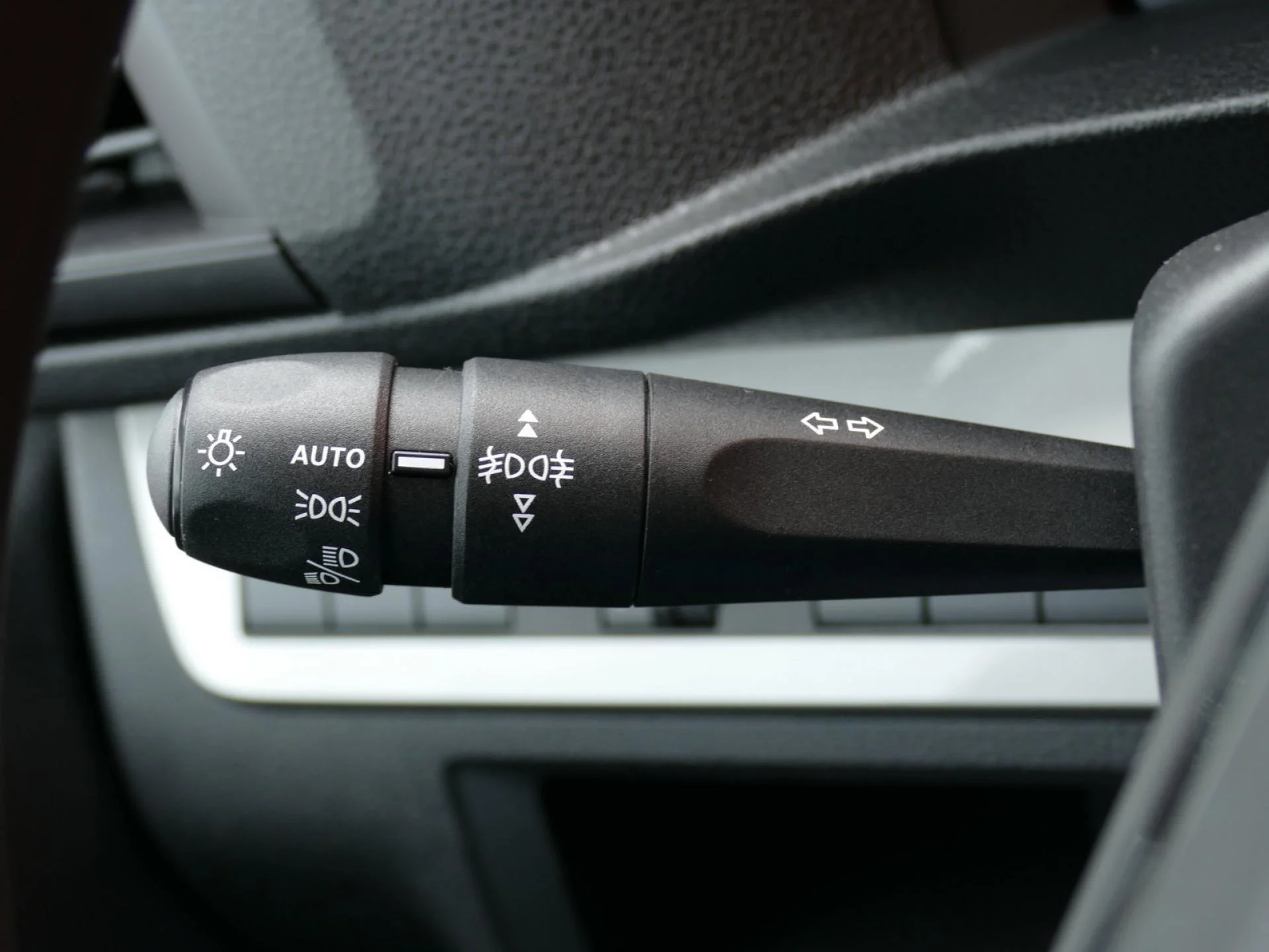PEUGEOT EXPERT - Miniature 24 sur 32 - Cliquer pour voir cette photo