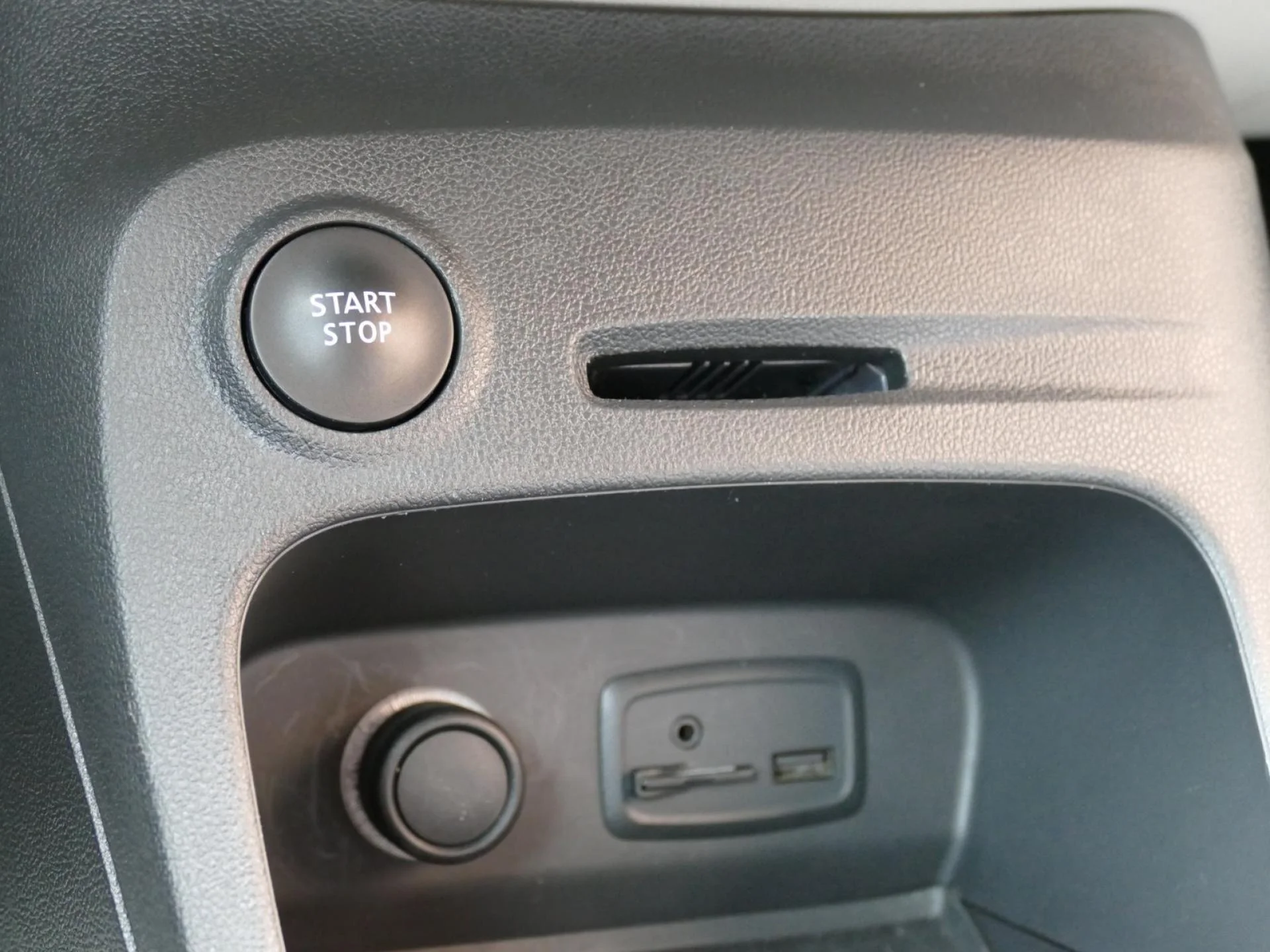 RENAULT CAPTUR - Miniature 6 sur 15 - Cliquer pour voir cette photo