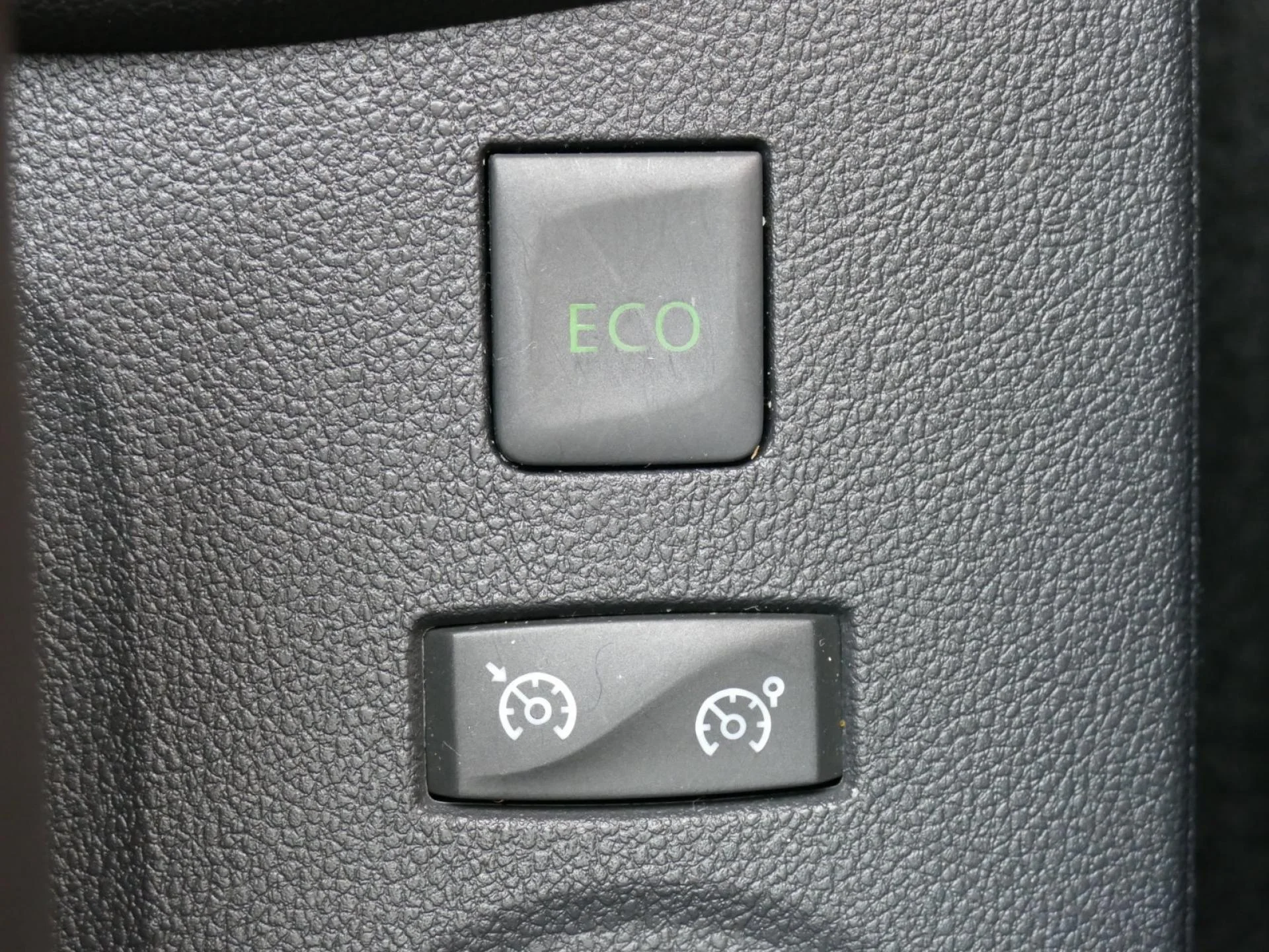RENAULT CAPTUR - Miniature 5 sur 15 - Cliquer pour voir cette photo