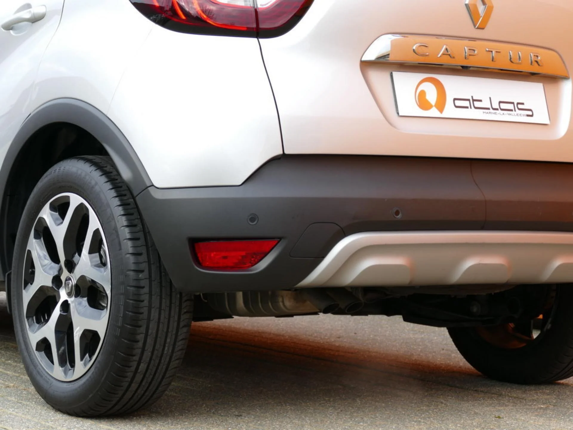 RENAULT CAPTUR - Miniature 13 sur 15 - Cliquer pour voir cette photo