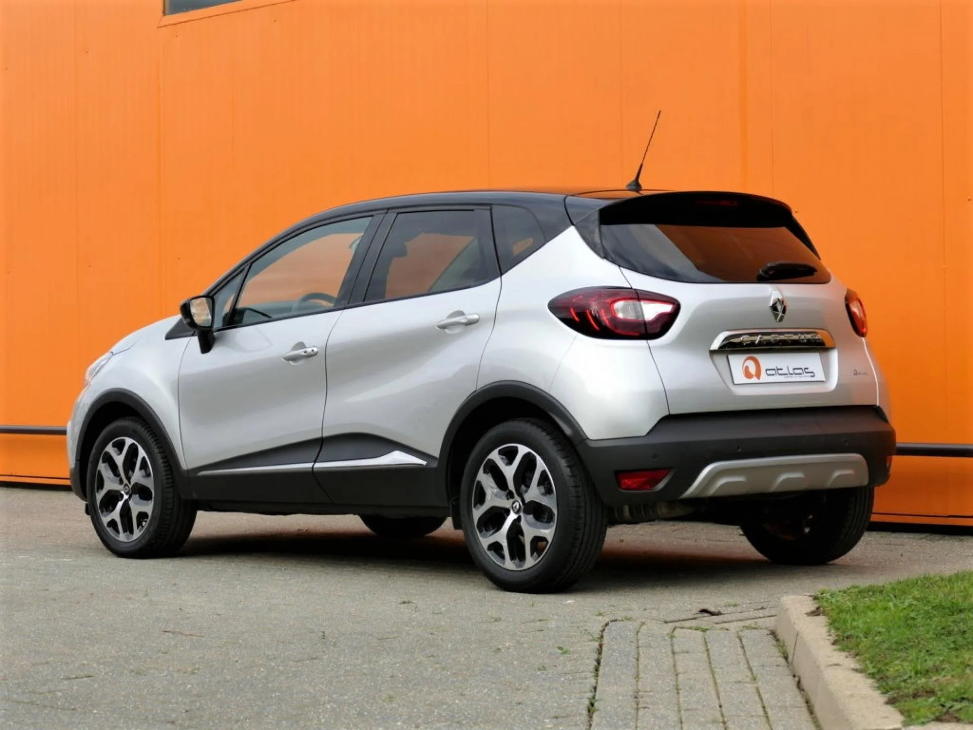 RENAULT CAPTUR - Miniature 2 sur 15 - Cliquer pour voir cette photo