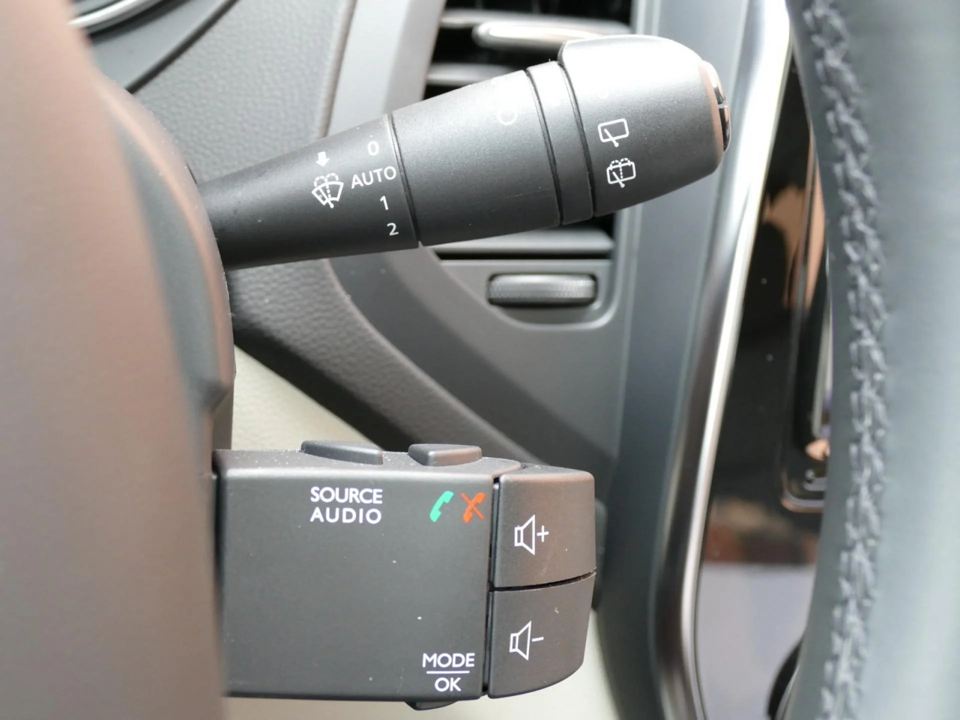 RENAULT CAPTUR - Miniature 11 sur 15 - Cliquer pour voir cette photo