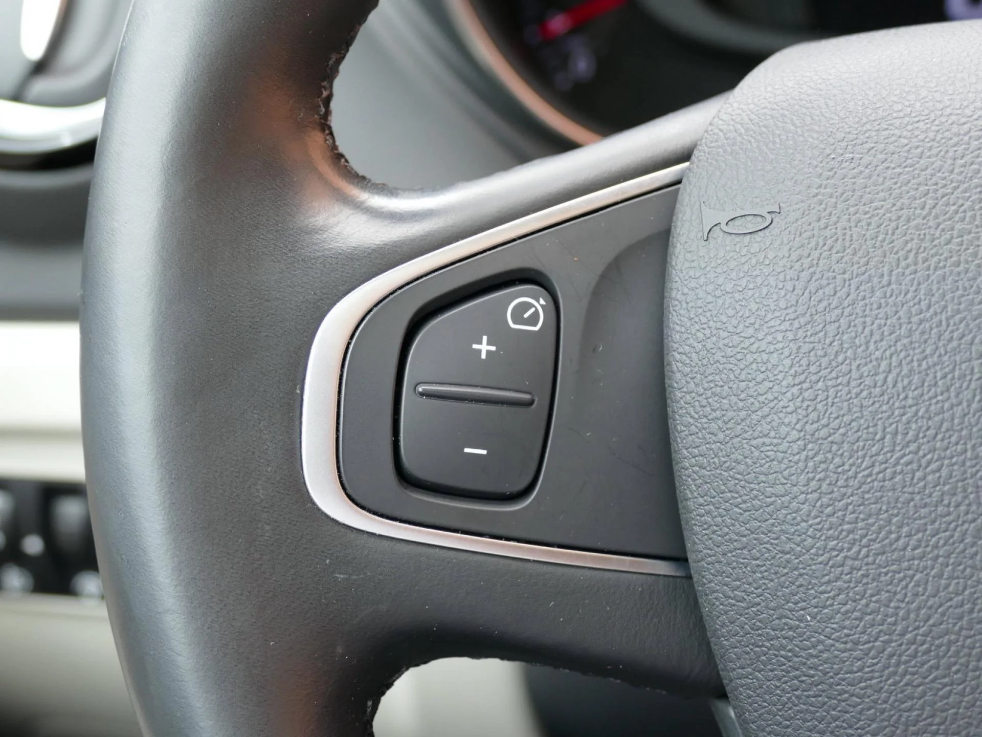 RENAULT CAPTUR - Miniature 8 sur 15 - Cliquer pour voir cette photo