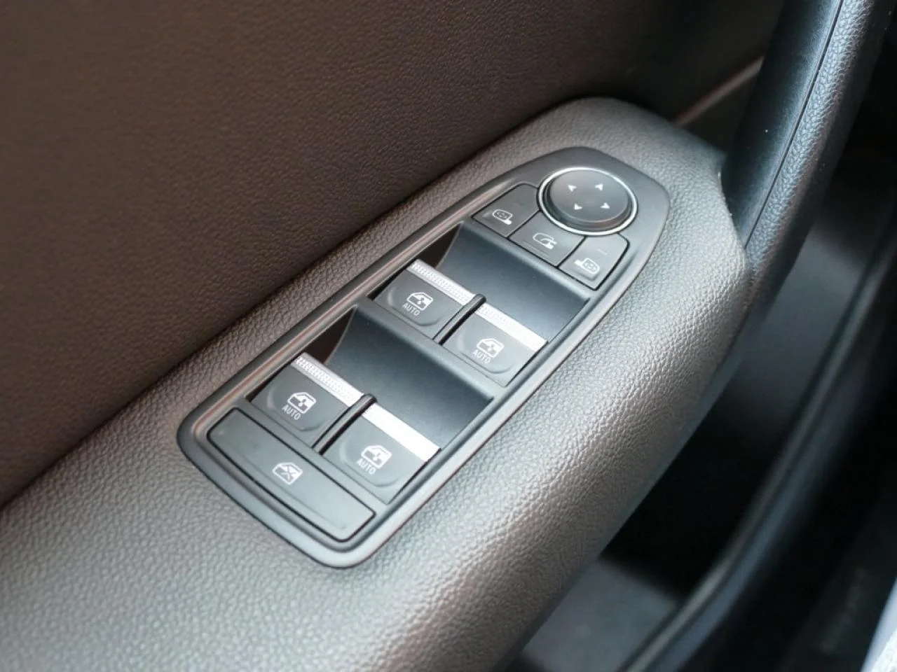 RENAULT CAPTUR - Miniature 14 sur 21 - Cliquer pour voir cette photo