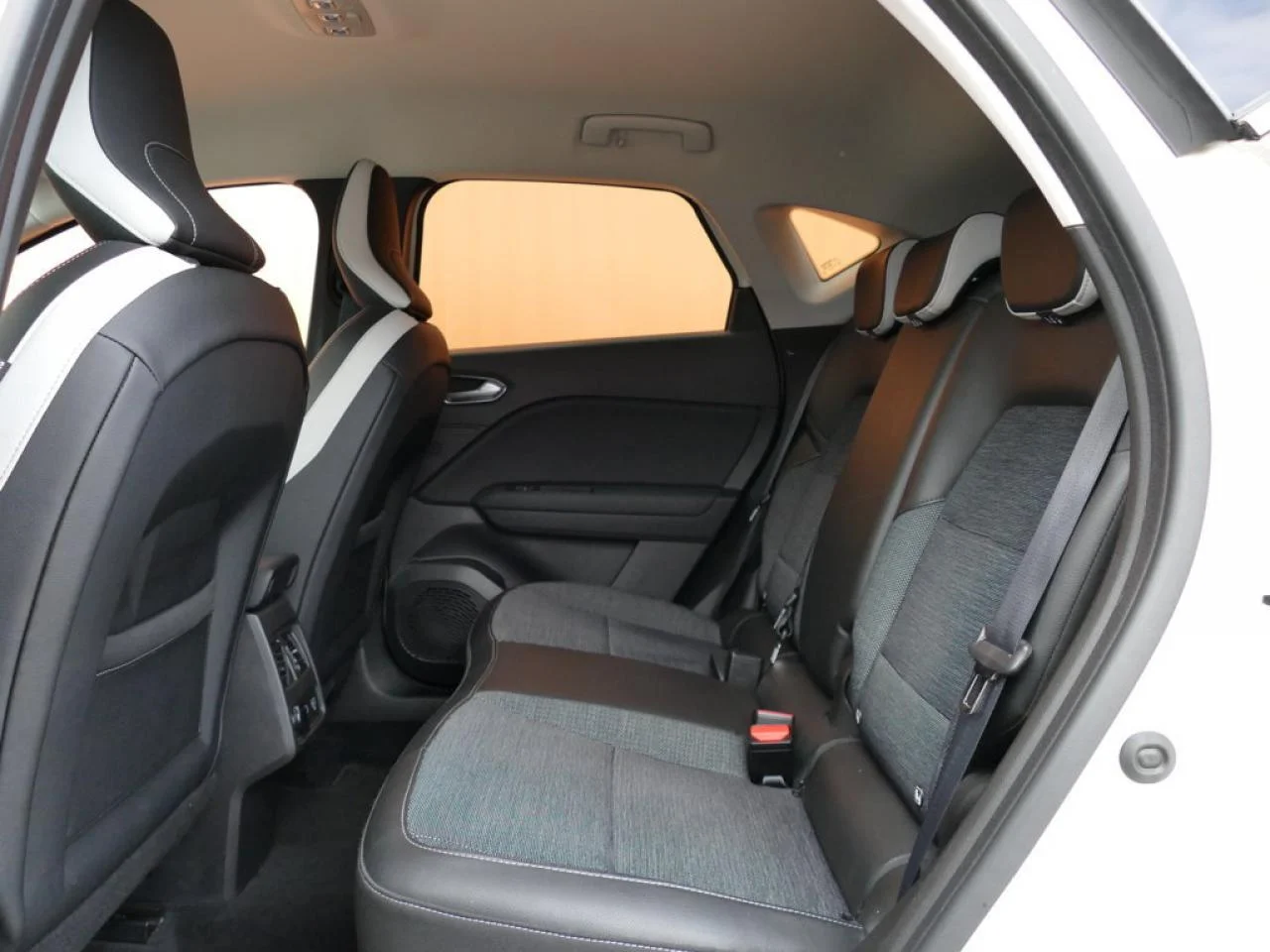 RENAULT CAPTUR - Miniature 4 sur 21 - Cliquer pour voir cette photo