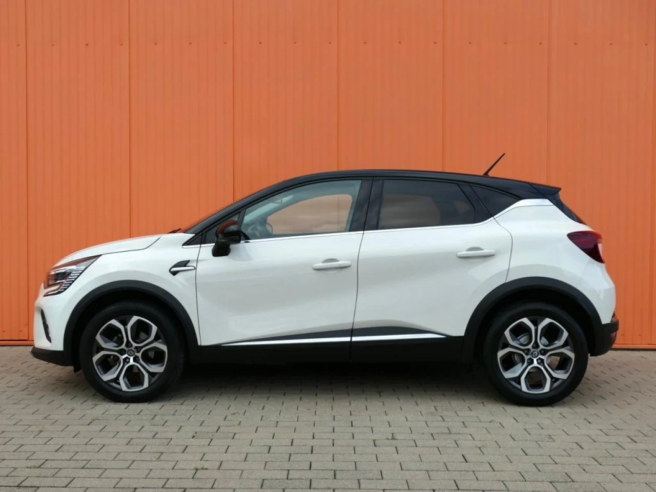 RENAULT CAPTUR - Miniature 2 sur 21 - Cliquer pour voir cette photo