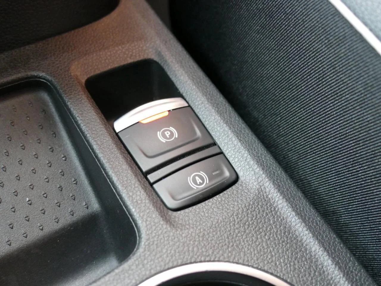 RENAULT CAPTUR - Miniature 13 sur 21 - Cliquer pour voir cette photo