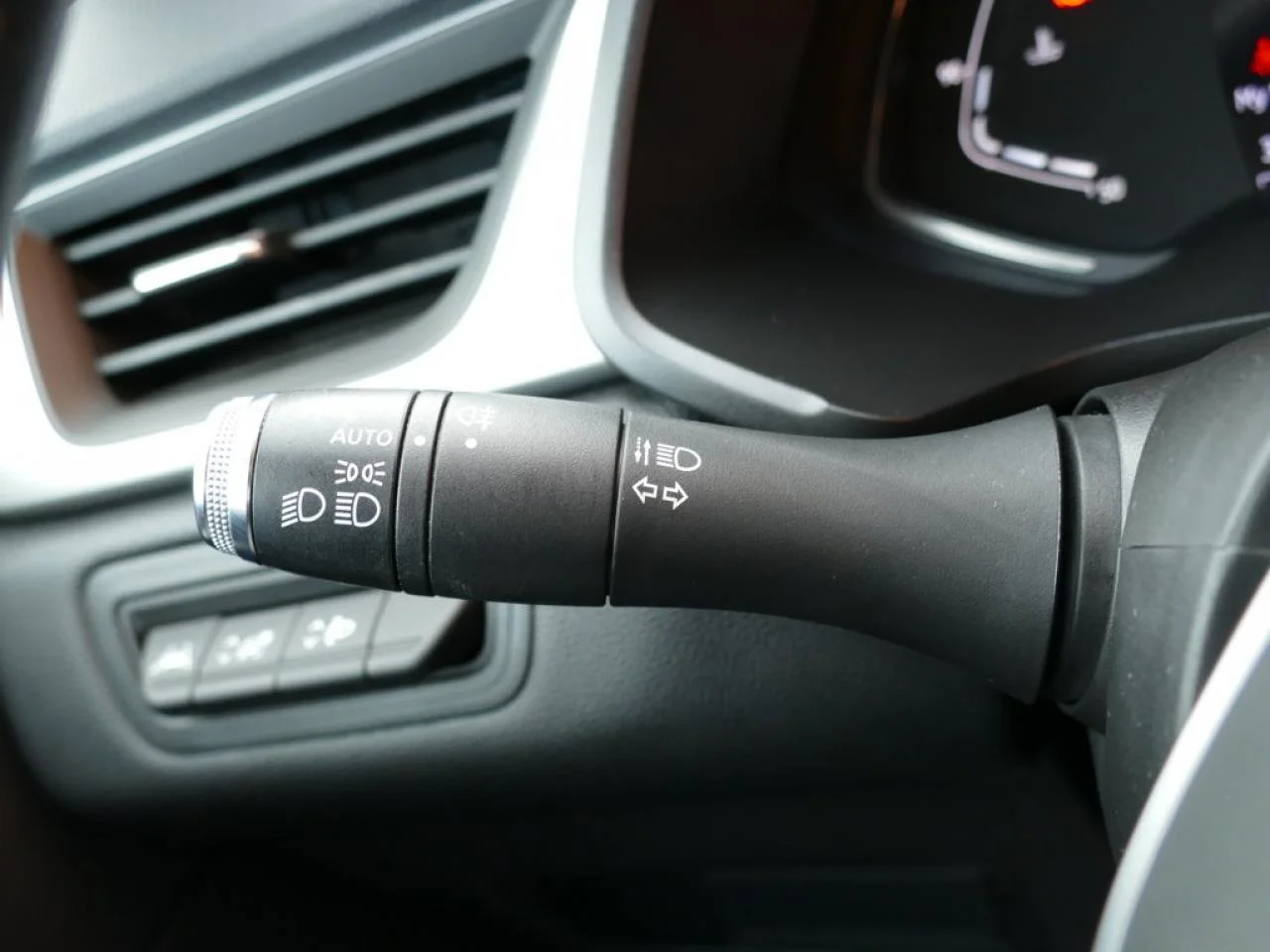 RENAULT CAPTUR - Miniature 15 sur 21 - Cliquer pour voir cette photo