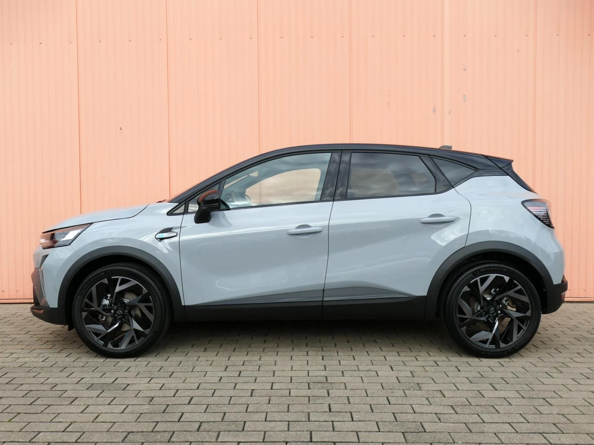 RENAULT CAPTUR - Miniature 2 sur 30 - Cliquer pour voir cette photo