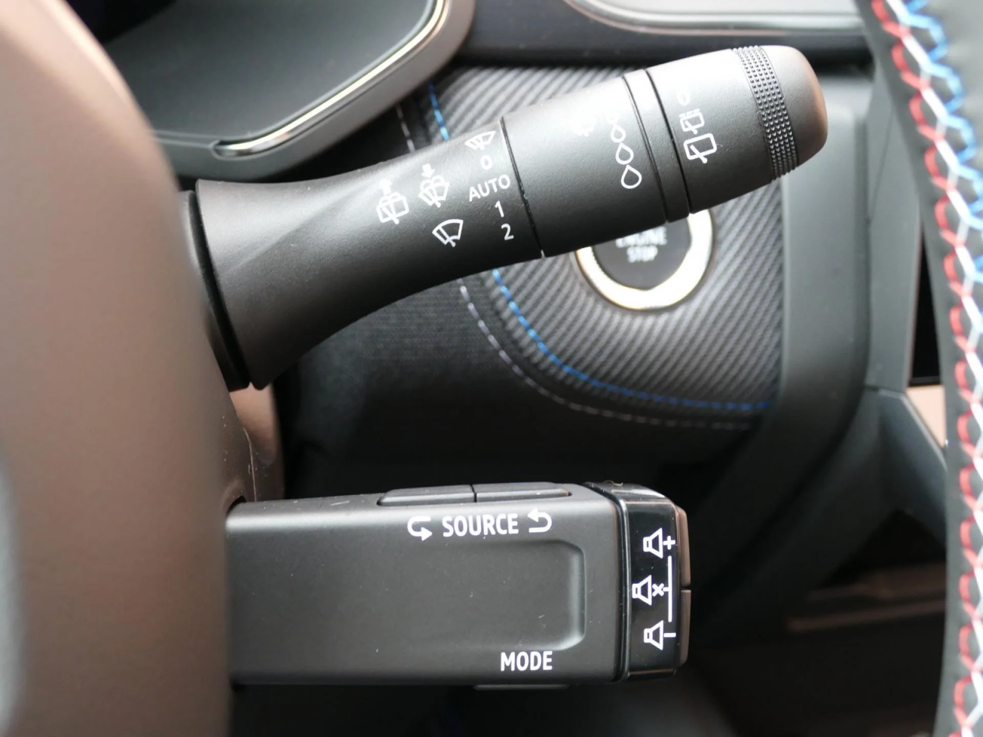 RENAULT CAPTUR - Miniature 24 sur 30 - Cliquer pour voir cette photo