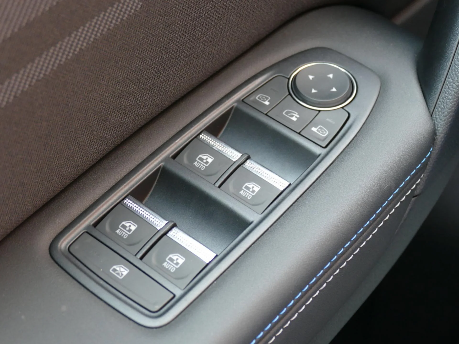 RENAULT CAPTUR - Miniature 22 sur 30 - Cliquer pour voir cette photo