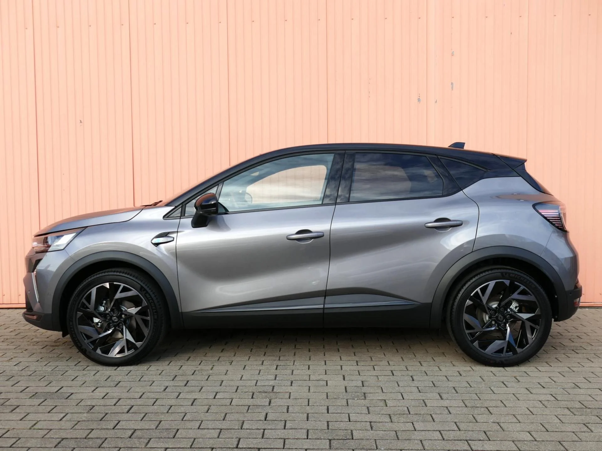 RENAULT CAPTUR - Miniature 2 sur 28 - Cliquer pour voir cette photo