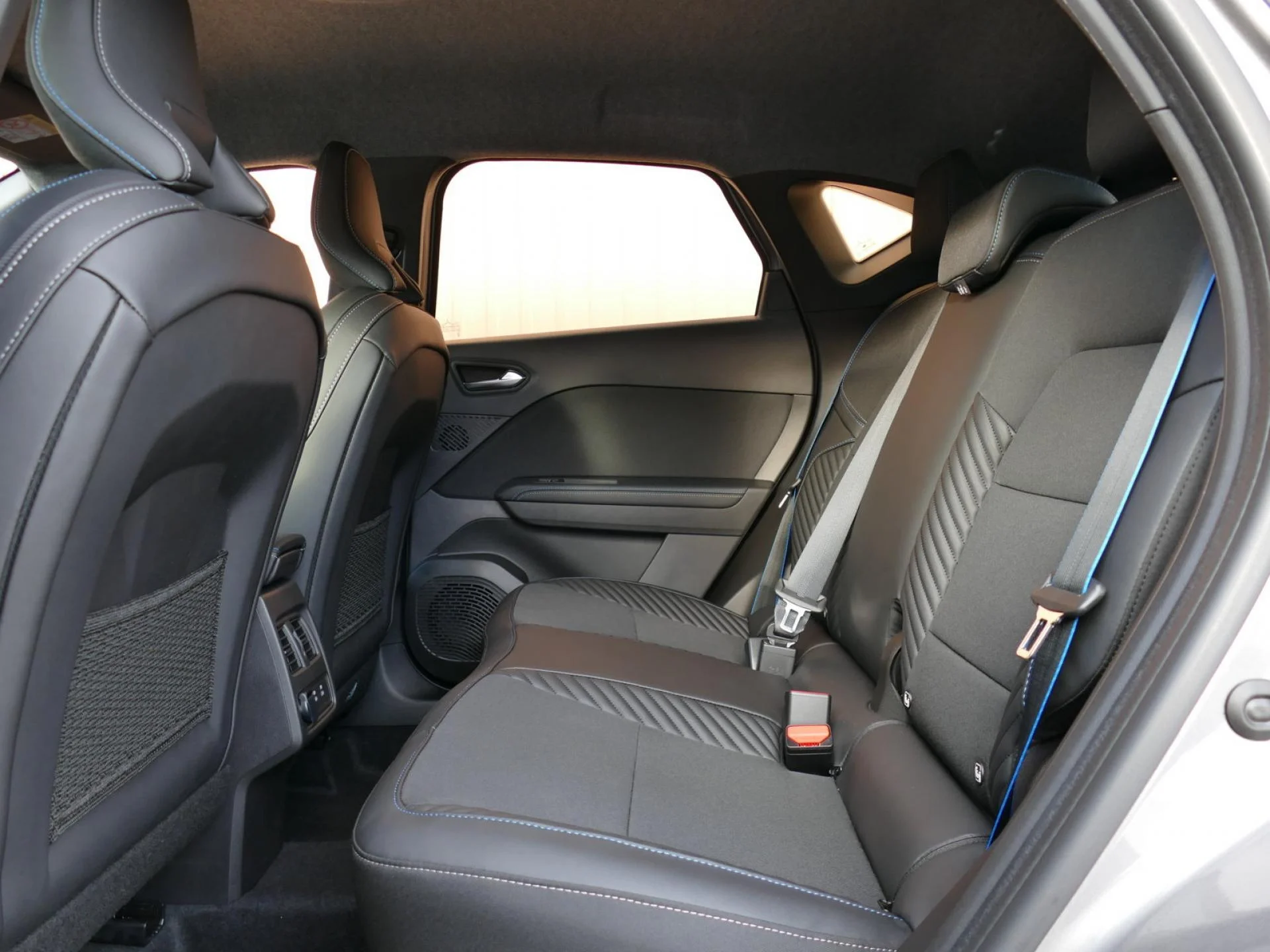 RENAULT CAPTUR - Miniature 4 sur 20 - Cliquer pour voir cette photo