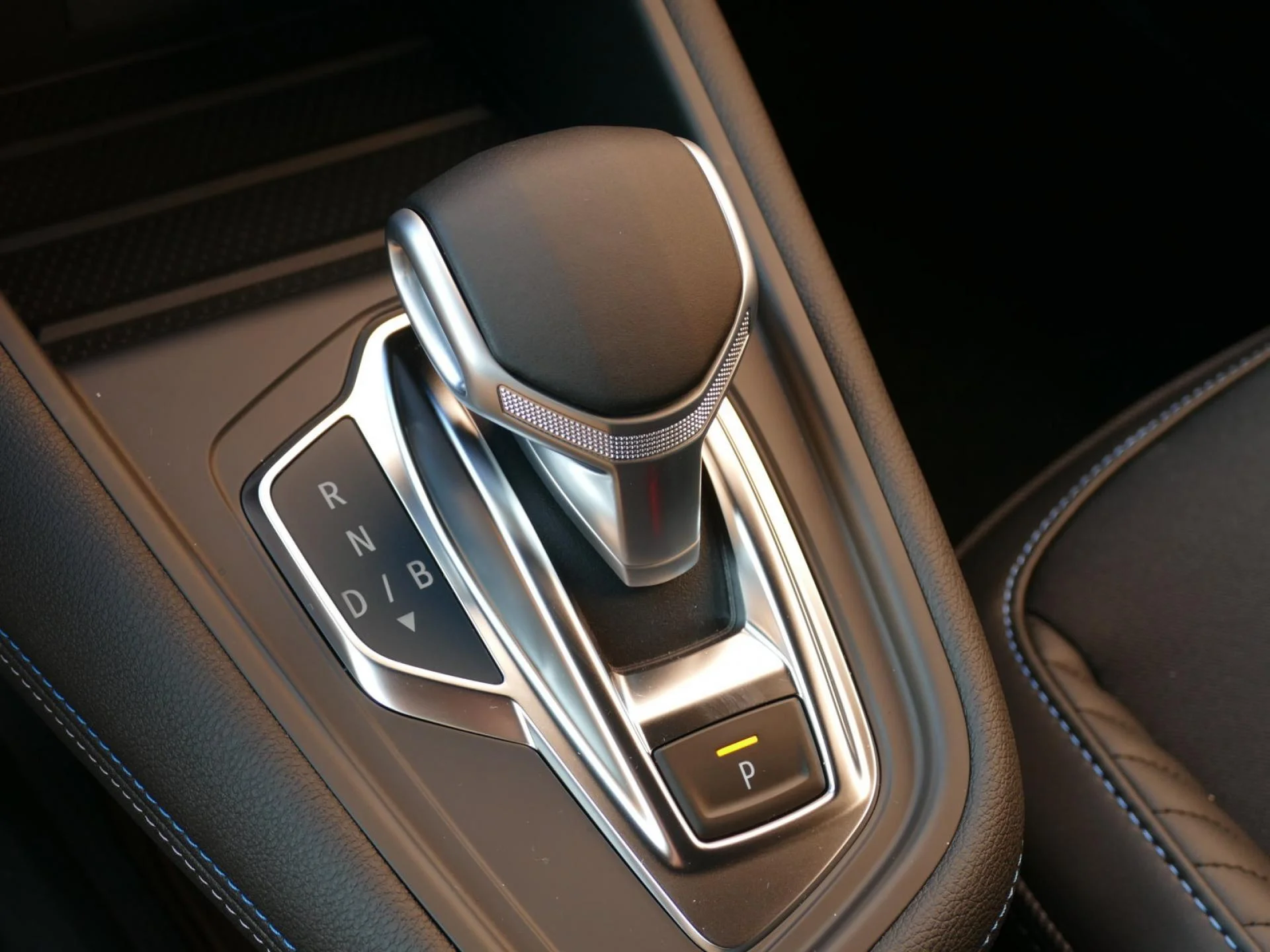 RENAULT CAPTUR - Miniature 14 sur 21 - Cliquer pour voir cette photo