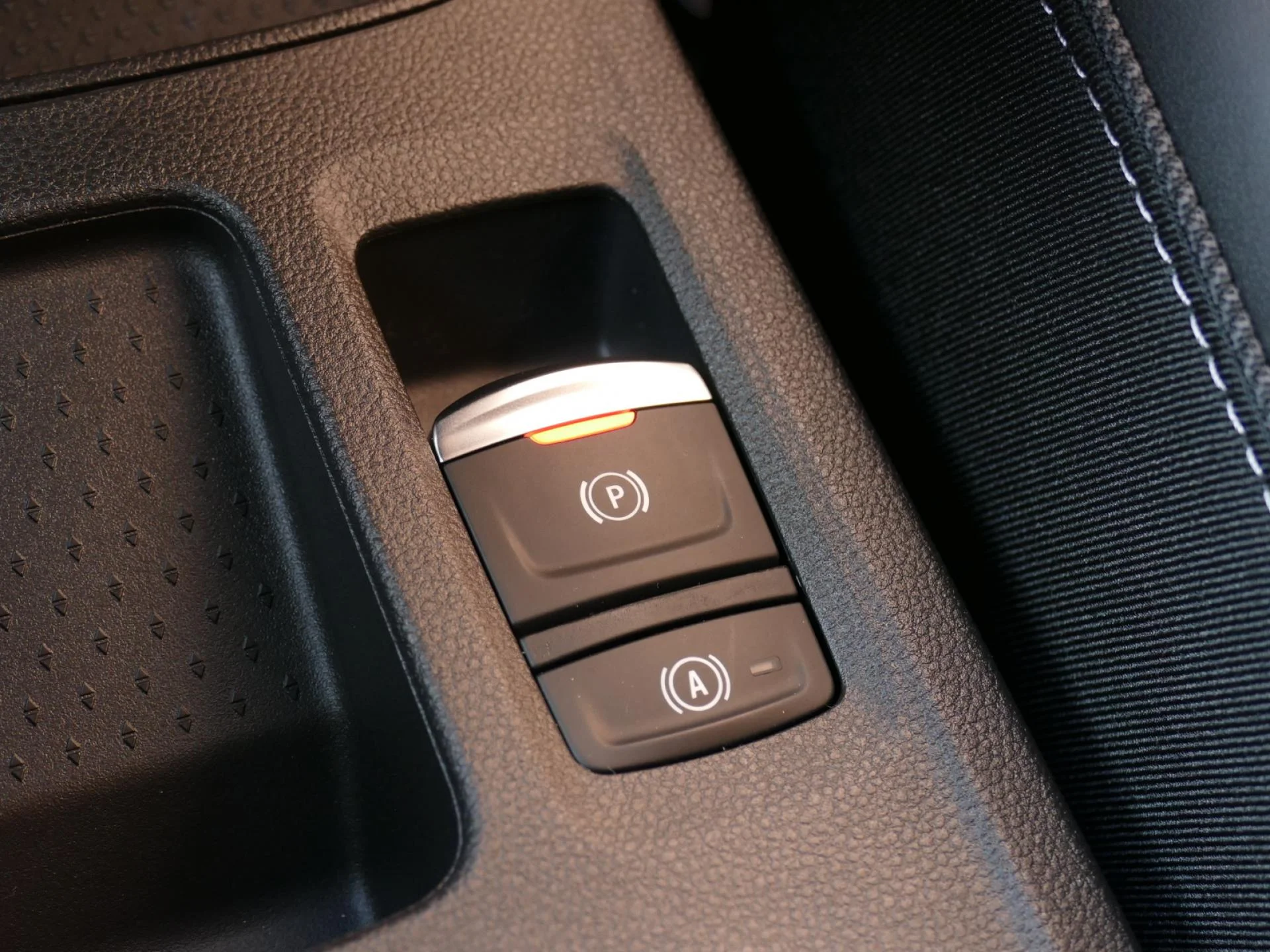 RENAULT CAPTUR - Miniature 17 sur 21 - Cliquer pour voir cette photo