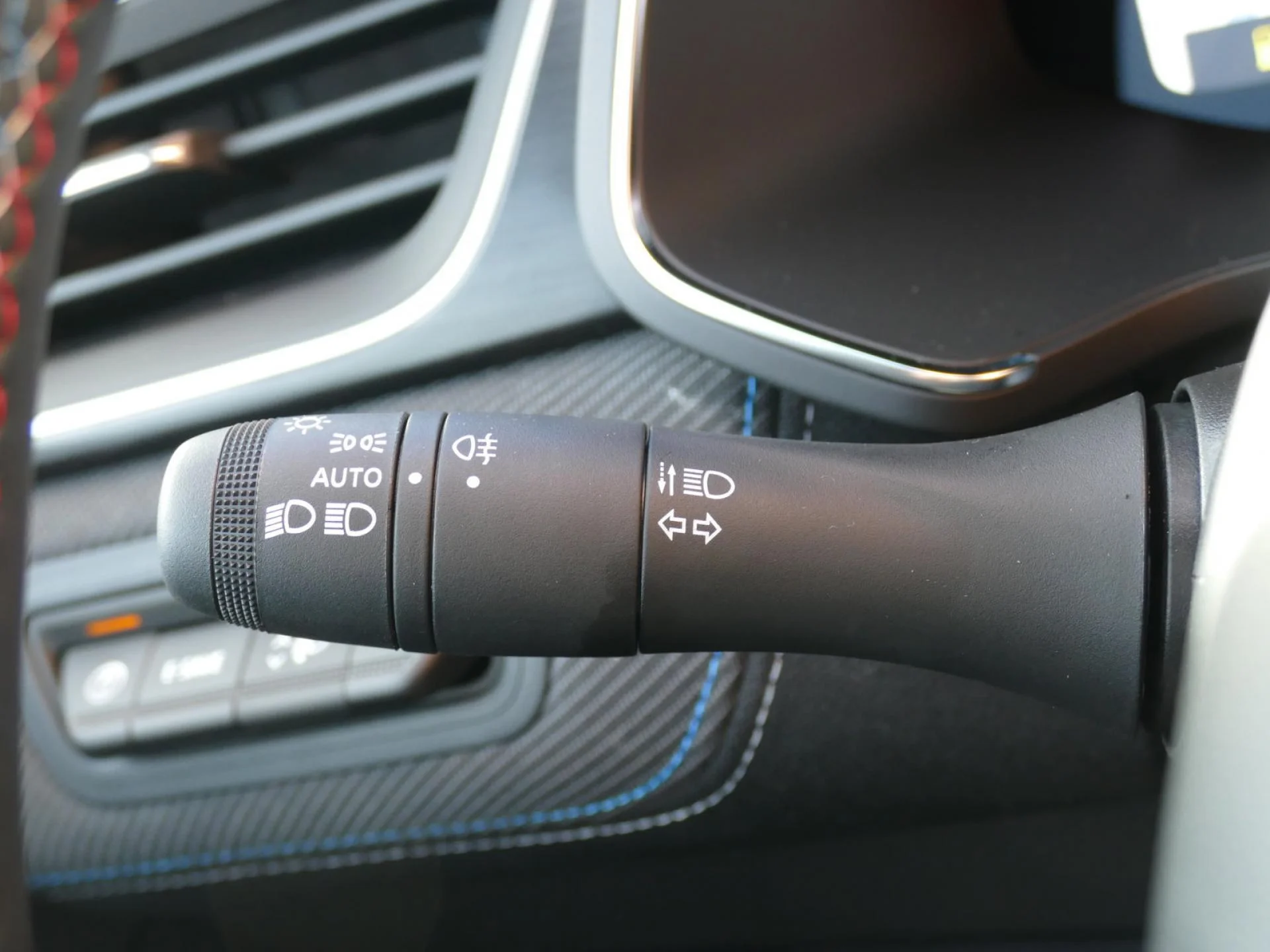RENAULT CAPTUR - Miniature 20 sur 21 - Cliquer pour voir cette photo